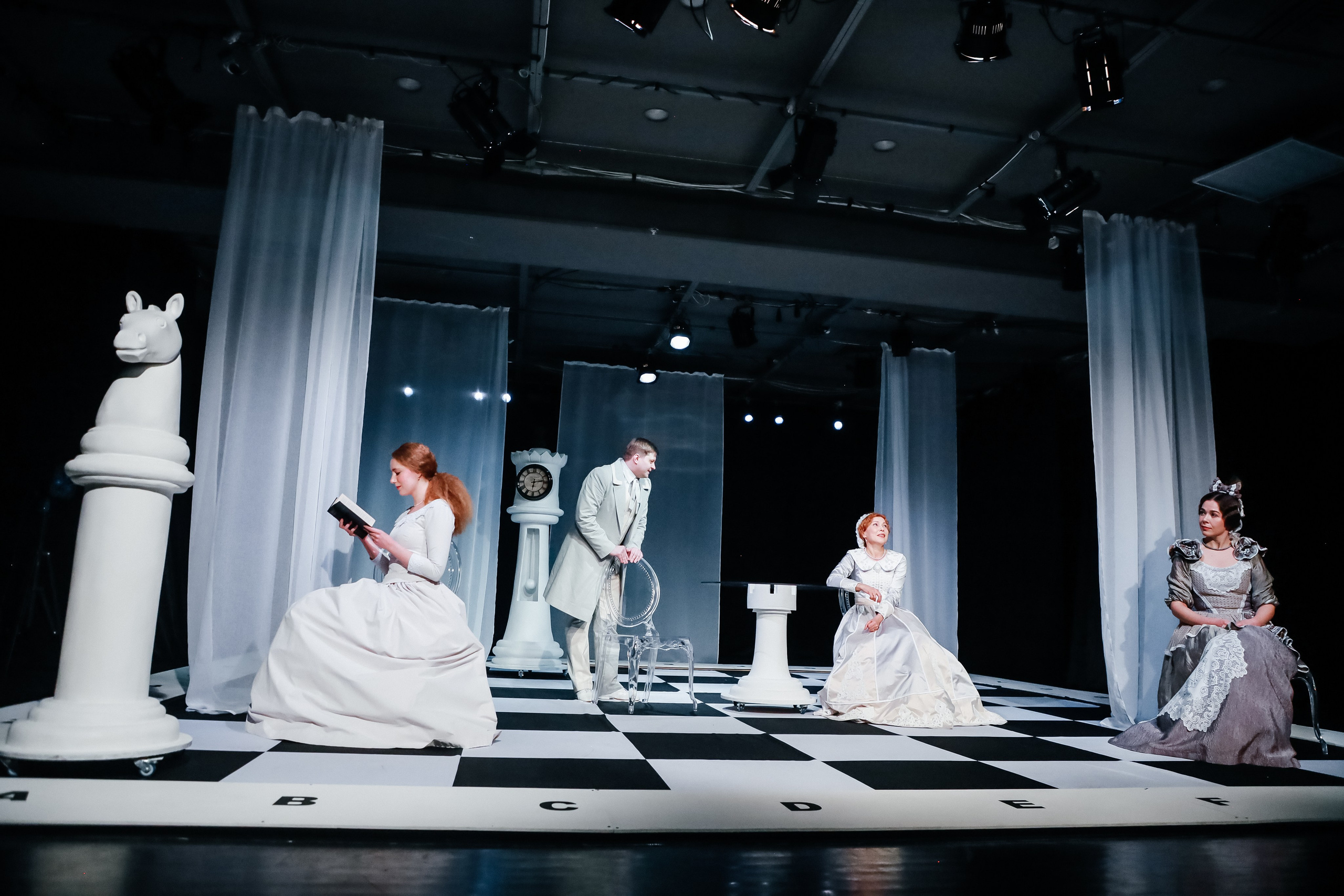 «Дядюшкин сон». Молодёжный театр алтая. Режиссер Дарья Камошина. Фоторепортаж. Театральная фотосъёмка