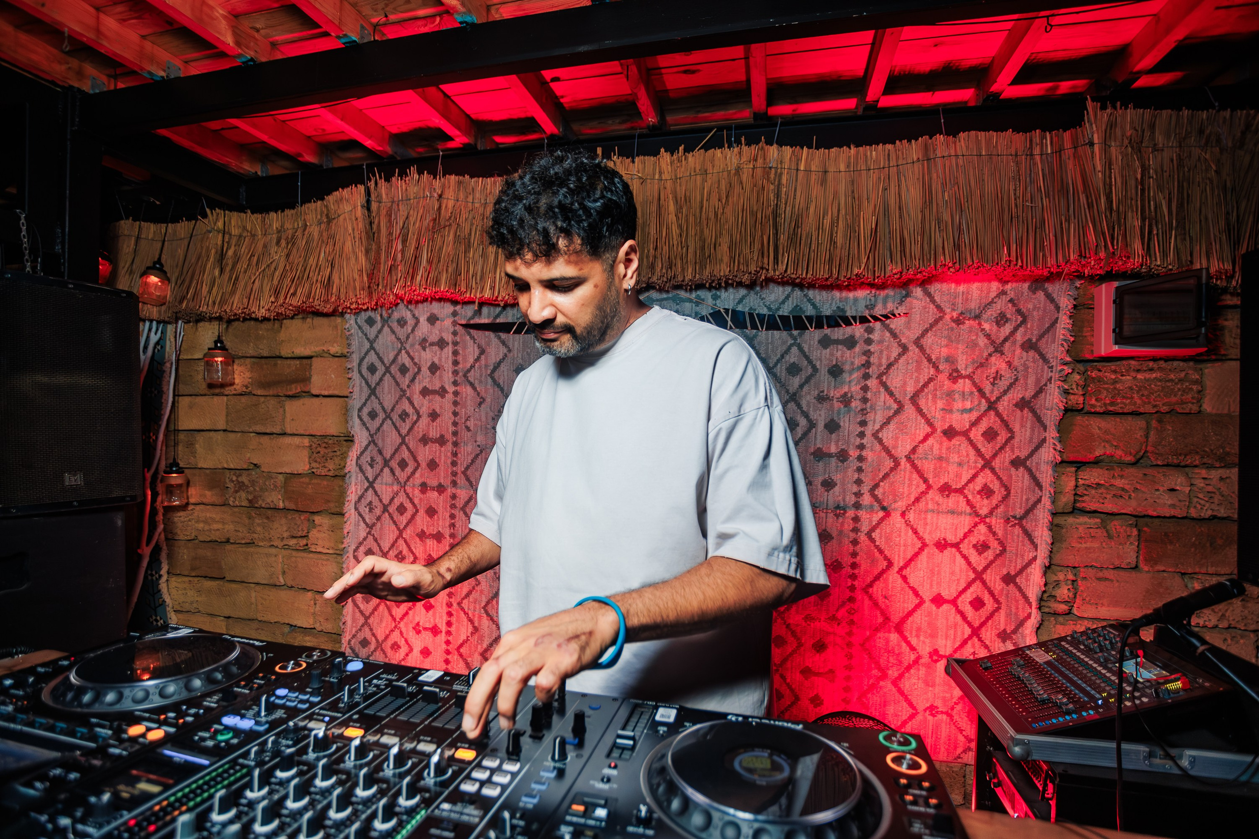 «Джиган"_Чайка на пляже_Ялта_12.07.2025 г. Аминов Руслан | Фотограф