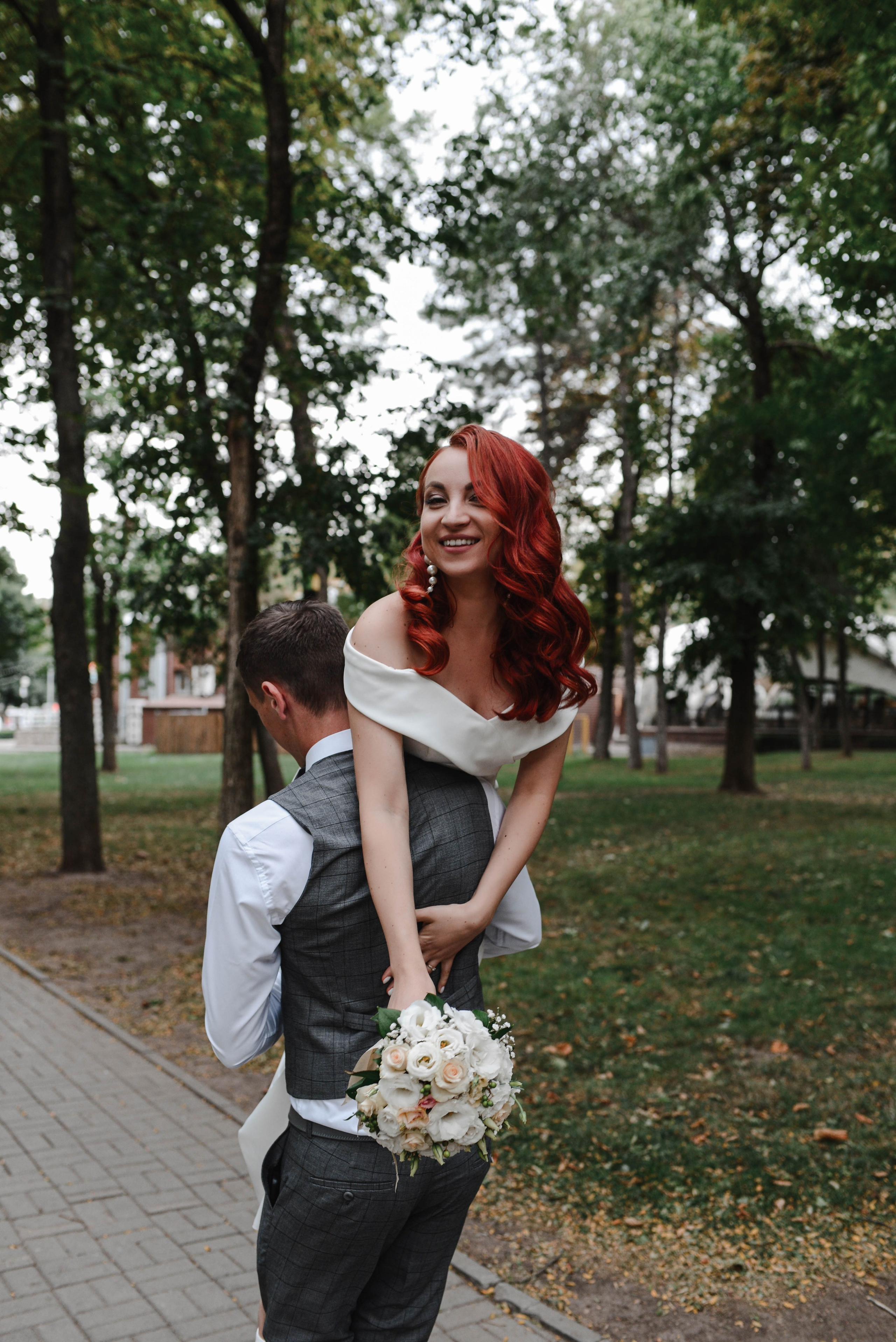 Свадебная прогулка по городу. Фотограф Ярута Оксана / Ростов-на-Дону