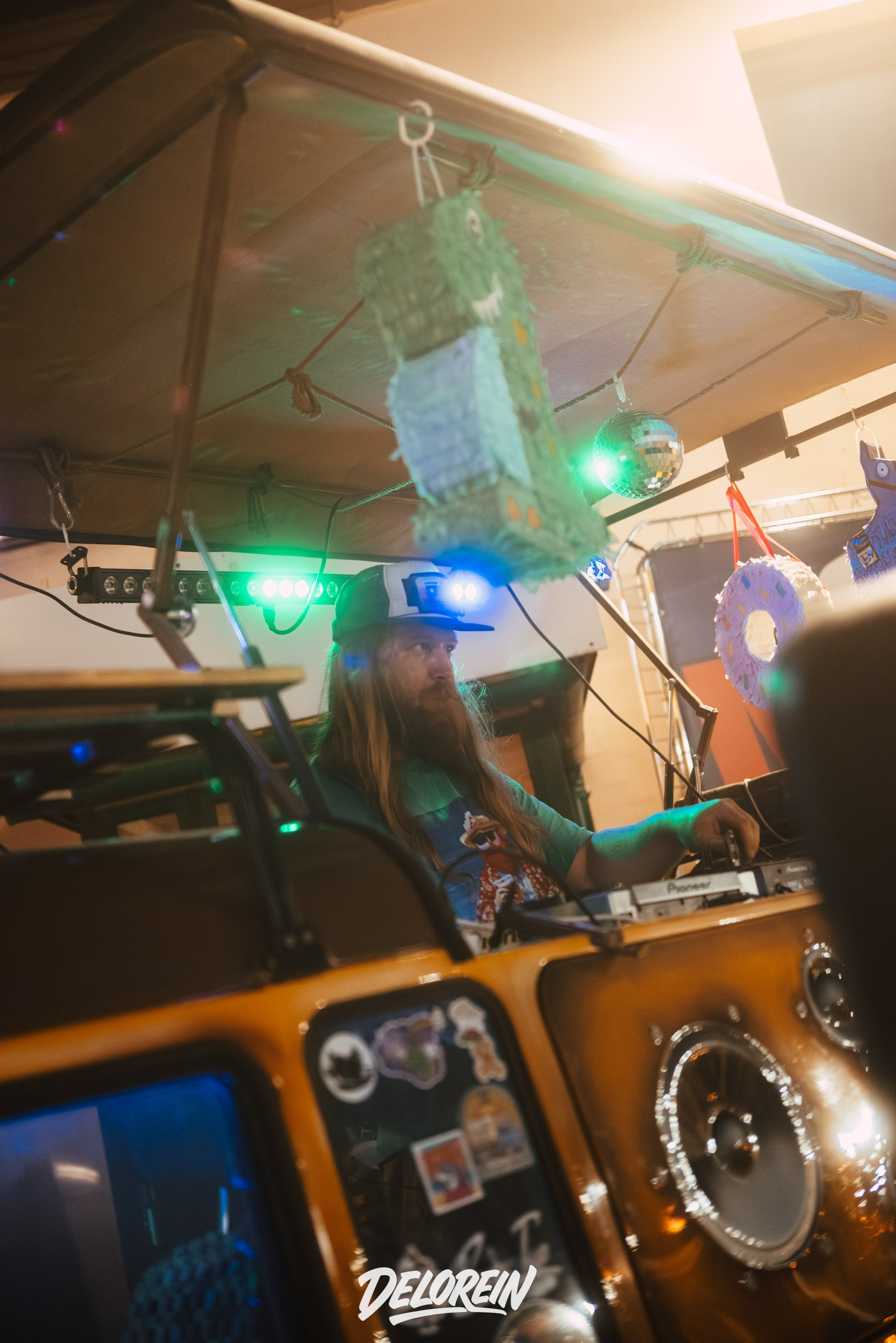 Downfly 30 июля 2025. DeLorein