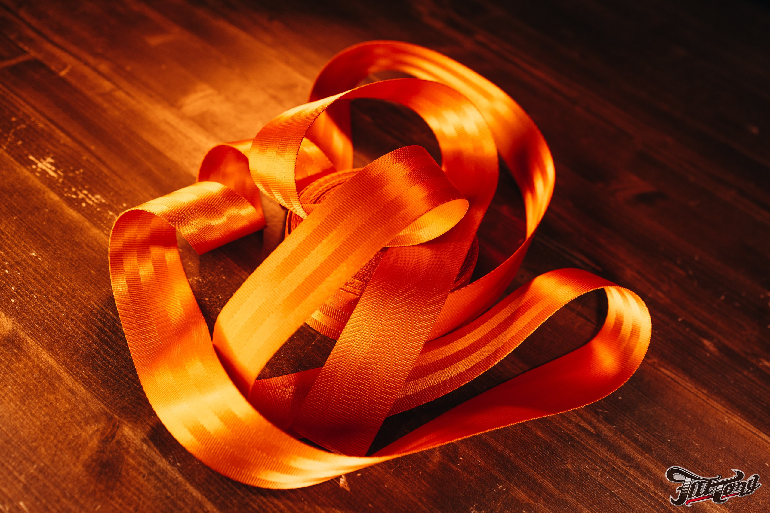 Porsche 911 оранжевый замена ремней безопасности. DeLorein