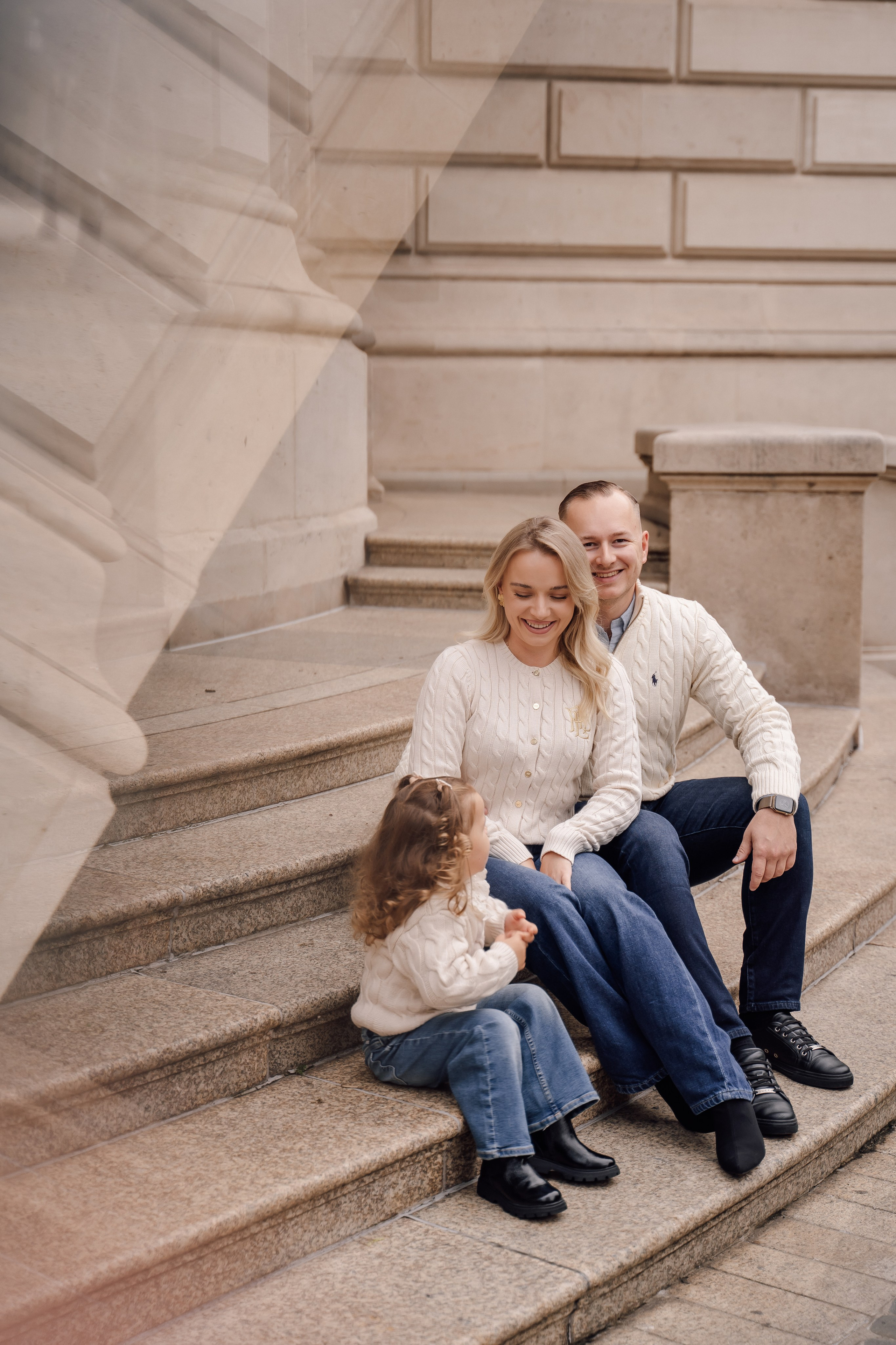 Family at Alte Oper. Анастасия Вайнер — свадебный и портретный фотограф в Германии и по всей Европе