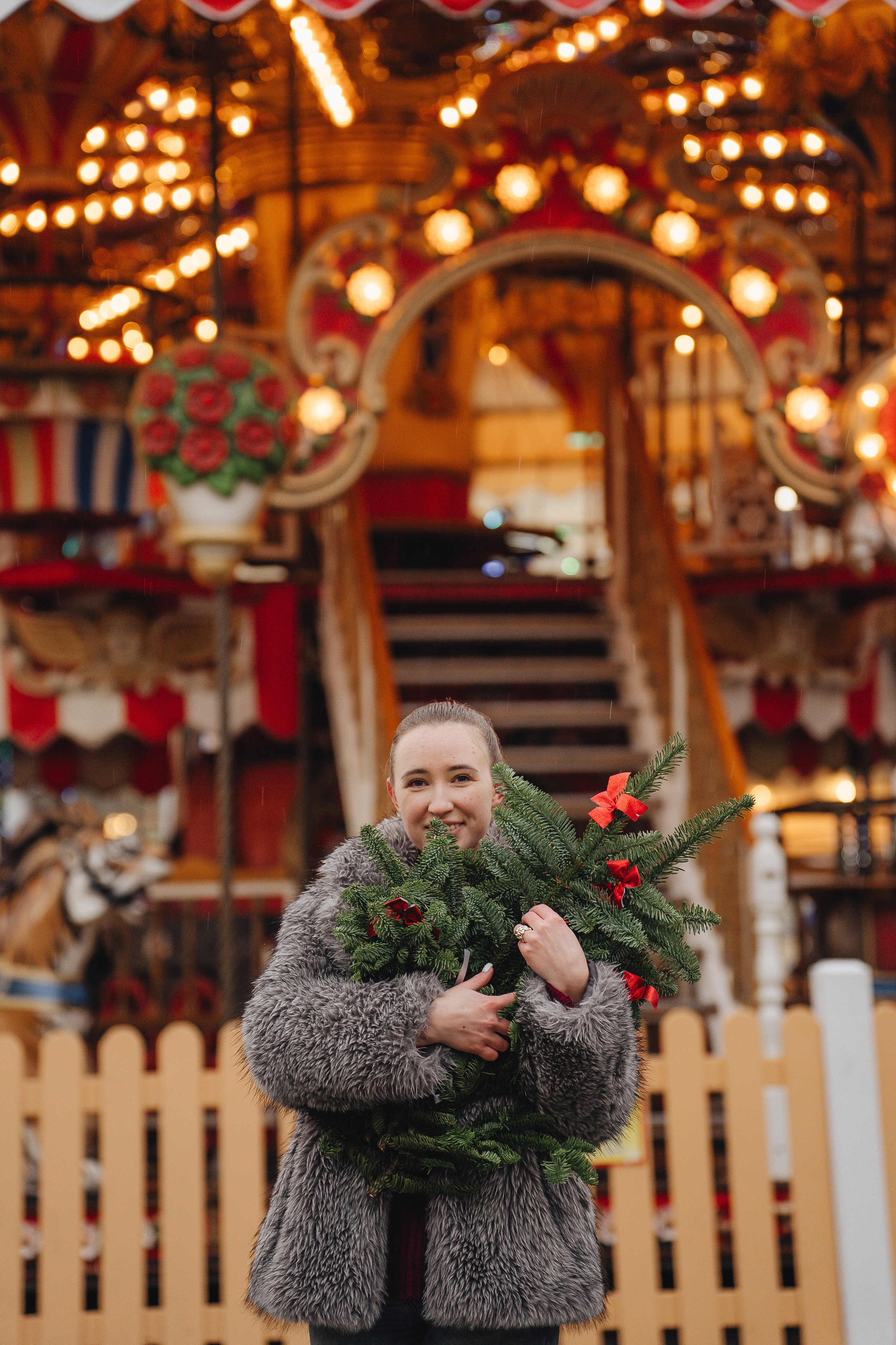 ПРОГУЛКА НА МАНЕЖНОЙ ПЛОЩАДИ ДЛЯ ДЕВУШКИ ПЕРЕД НОВЫМ ГОДОМ (НОВОГОДНЯЯ ФОТОСЕССИИЯ НА МАНЕЖНОЙ ПЛОЩАДИ). Профессиональный фотограф, Санкт-Петербург — Виктория Богомолова