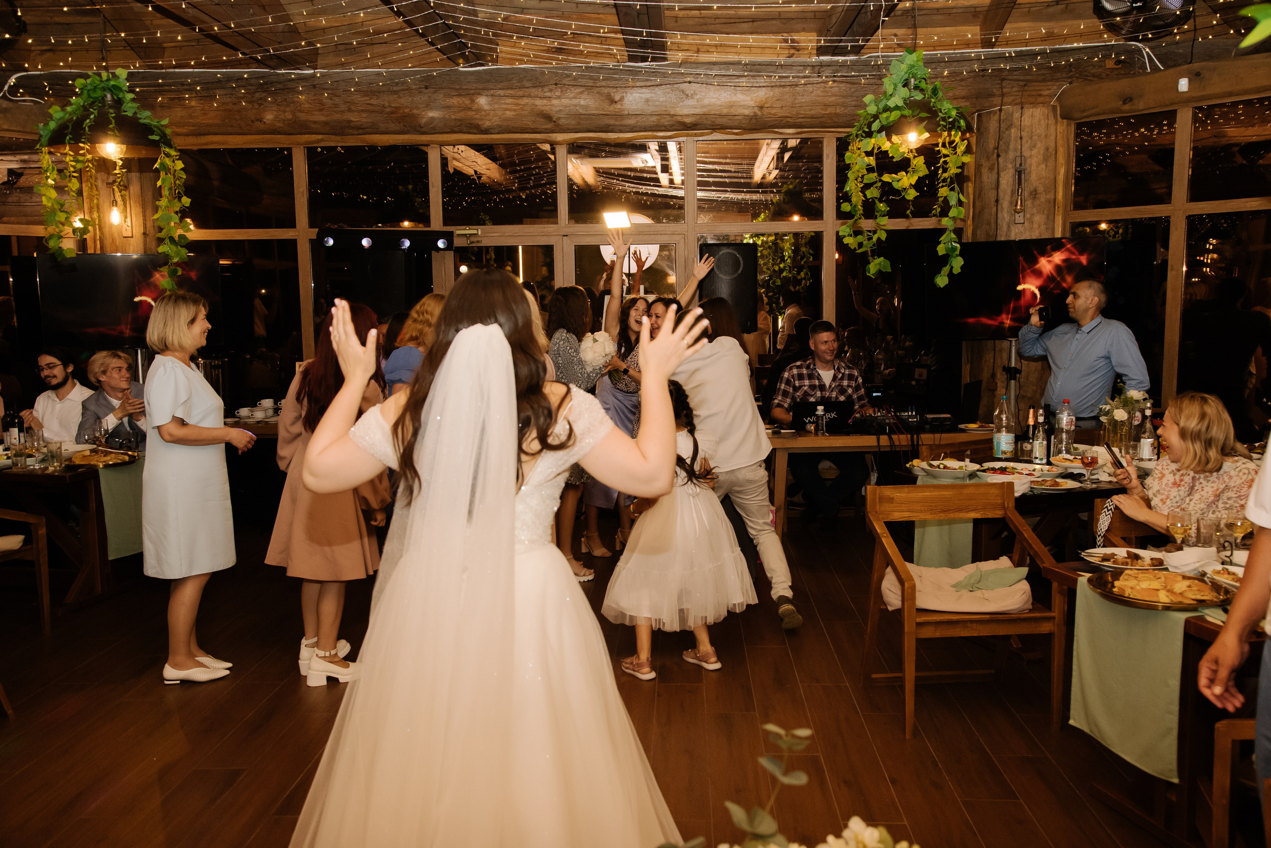 Море из счастливых слёз. Свадебный фотограф Челябинск Полина Чеботарь