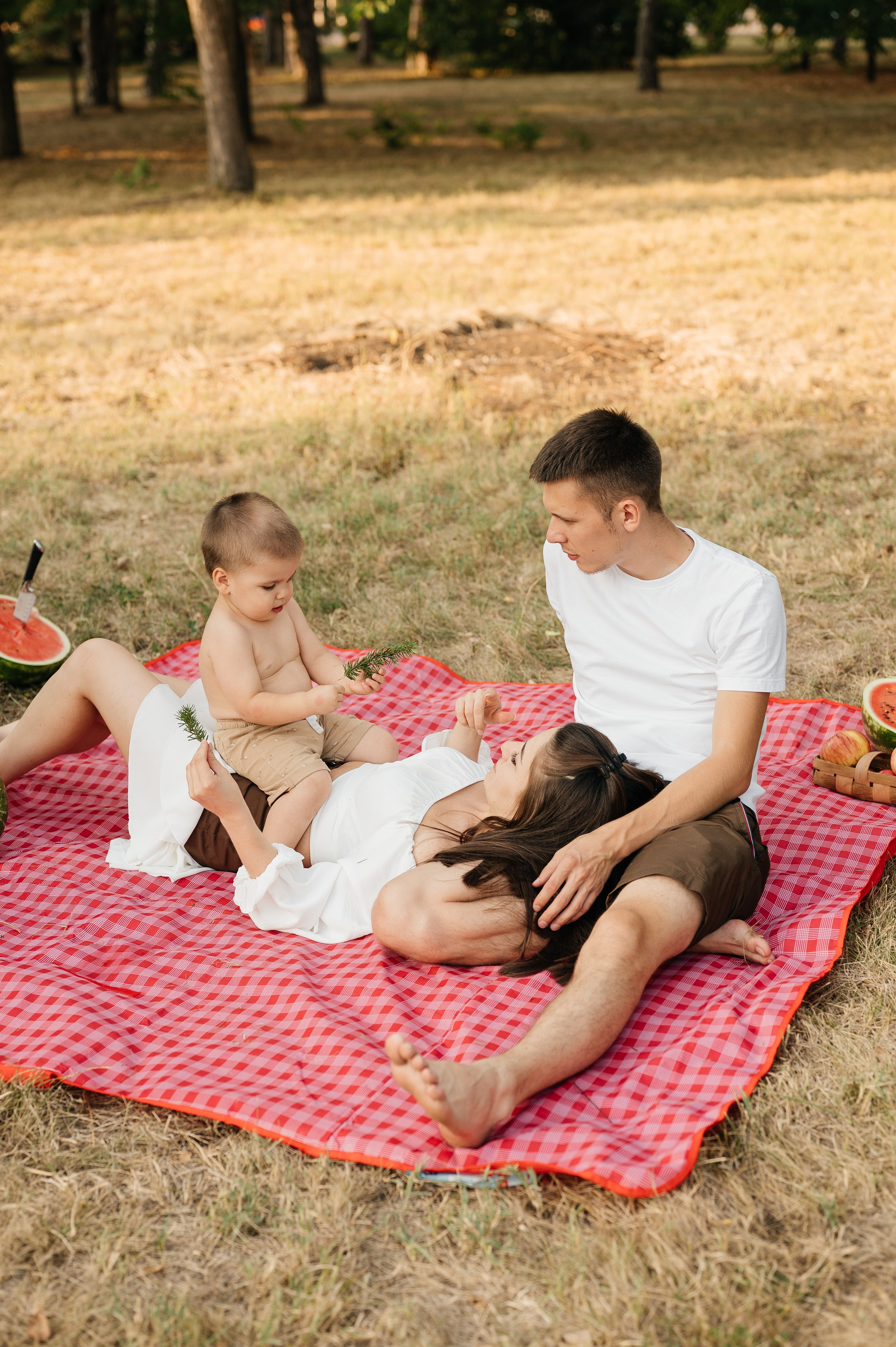 Летняя семейная фотосессия в парке. Свадебный и семейный фотограф в Краснодаре Алина Мельник
