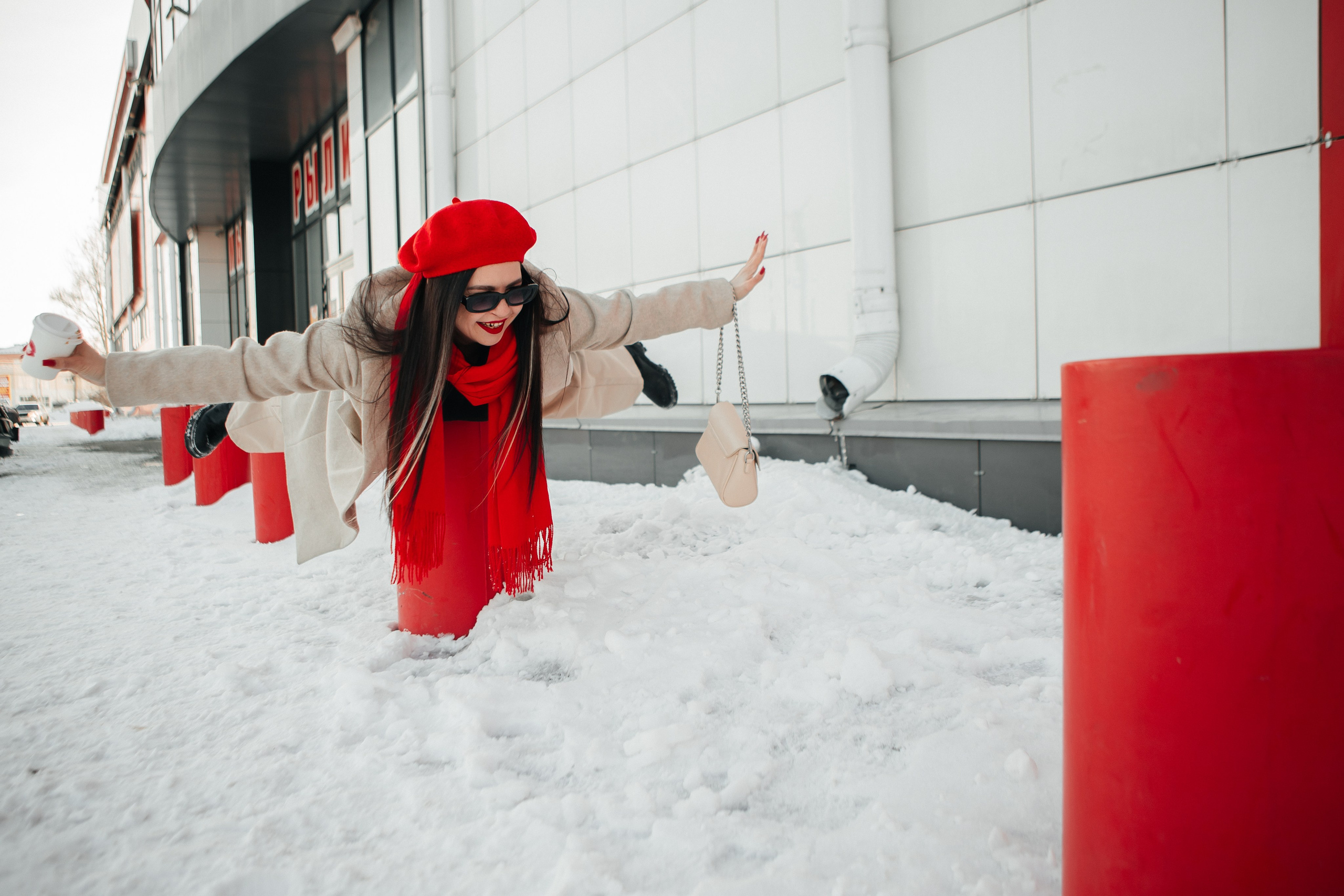 Фотосессия девушки в красном. Дарья Белякова. Свадебный, детский и семейный фотограф в городе Бийск