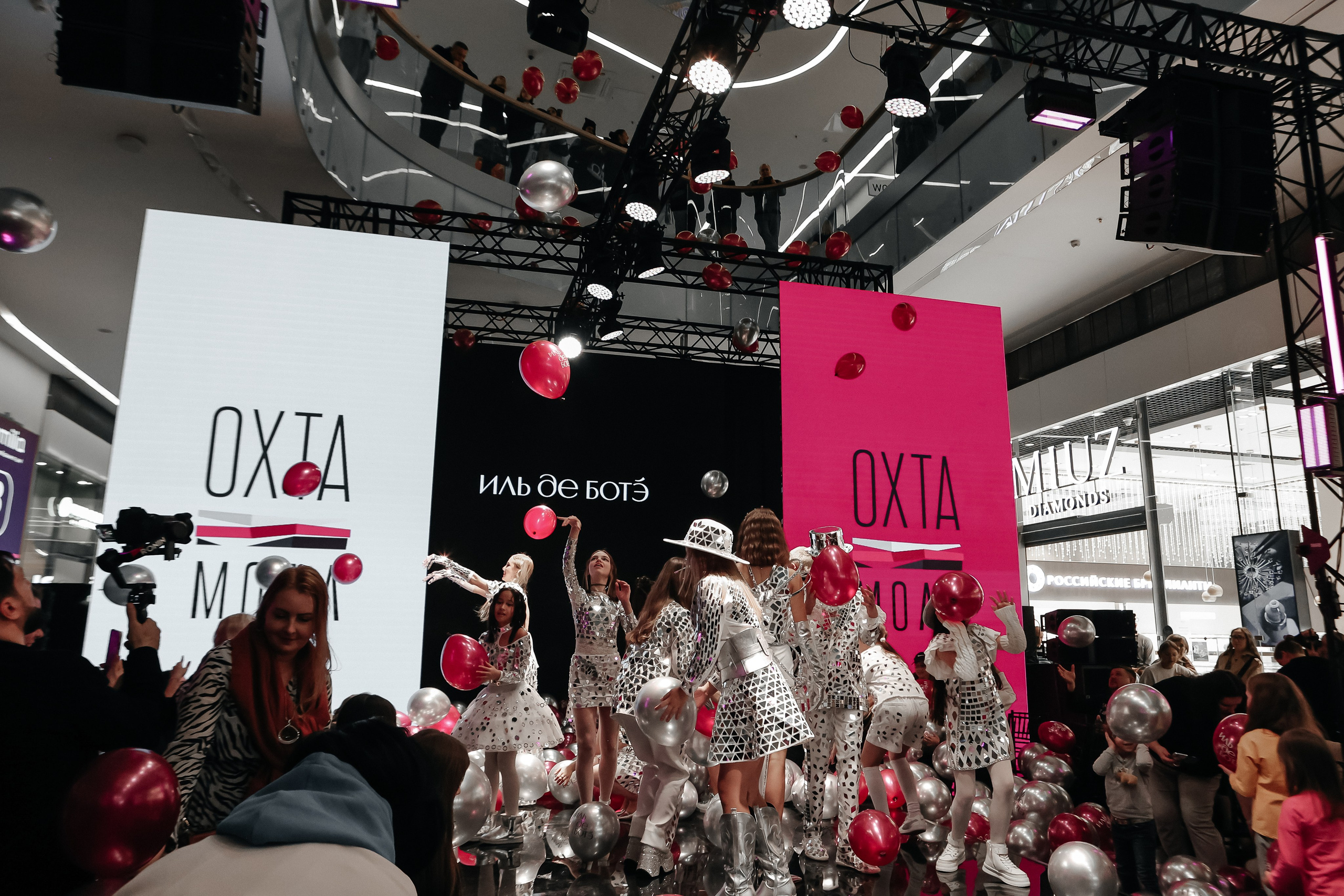 Санкт-Петербург " На яркой стороне» Охта Молл 2024. Свадебный фотограф FOTOKEYT