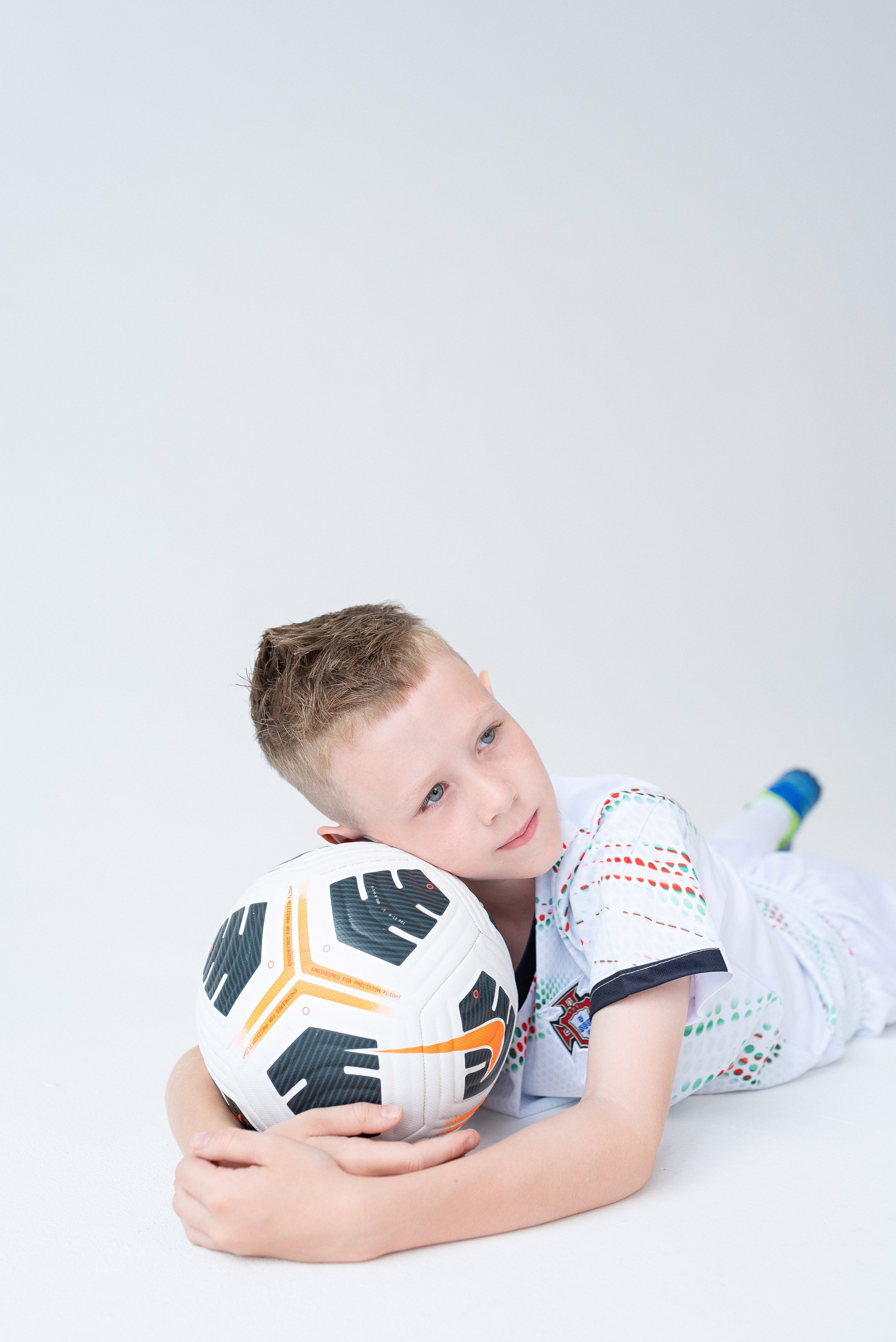 Портреты учеников и воспитанников детских садов и школ для выпускных альбомов и семейных фотокниг в Сургуте и Нефтеюганске.