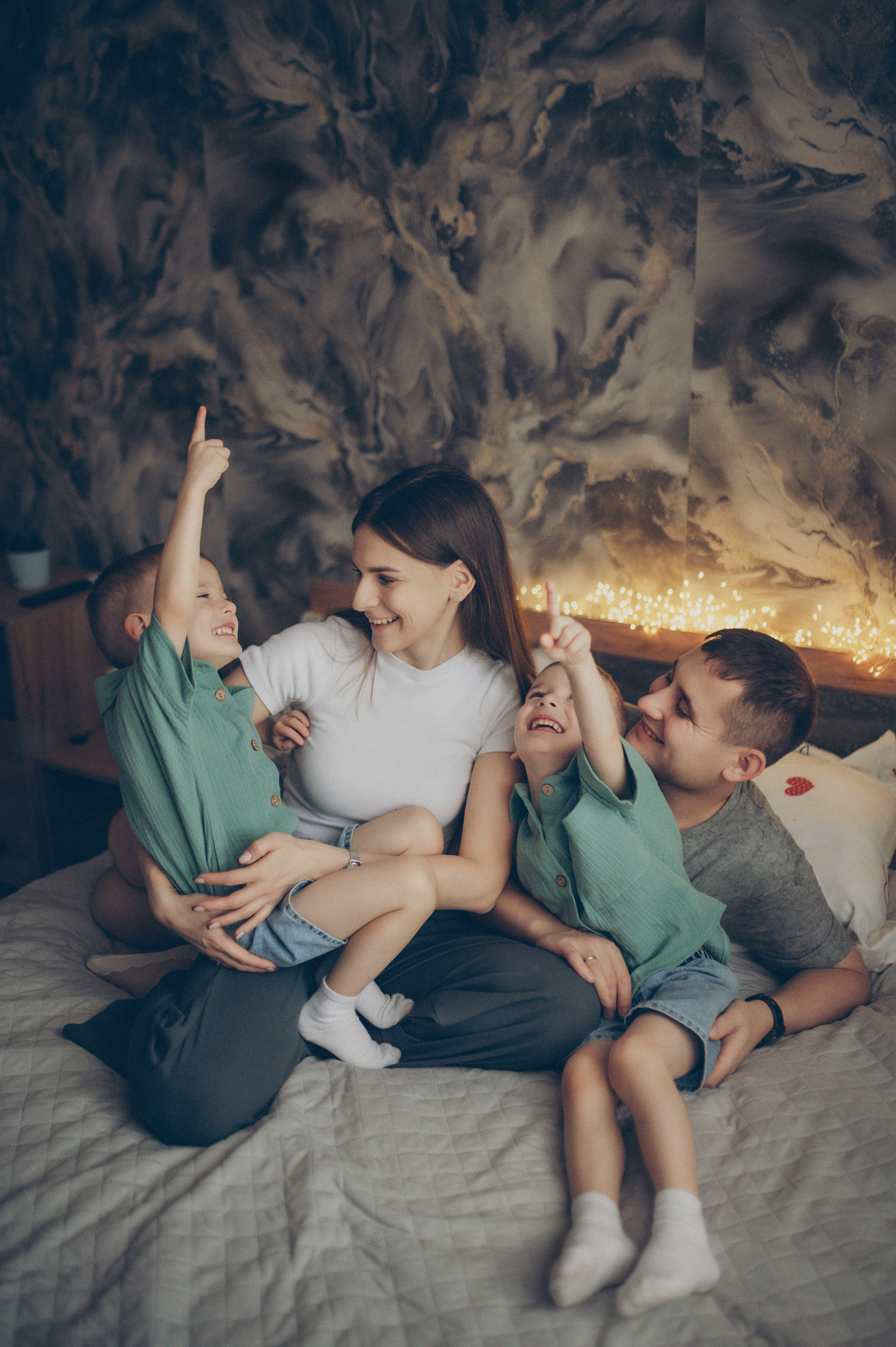 Миша и Тимофей (новогодняя домашняя). Фотограф, г. Лесной Свердловской области