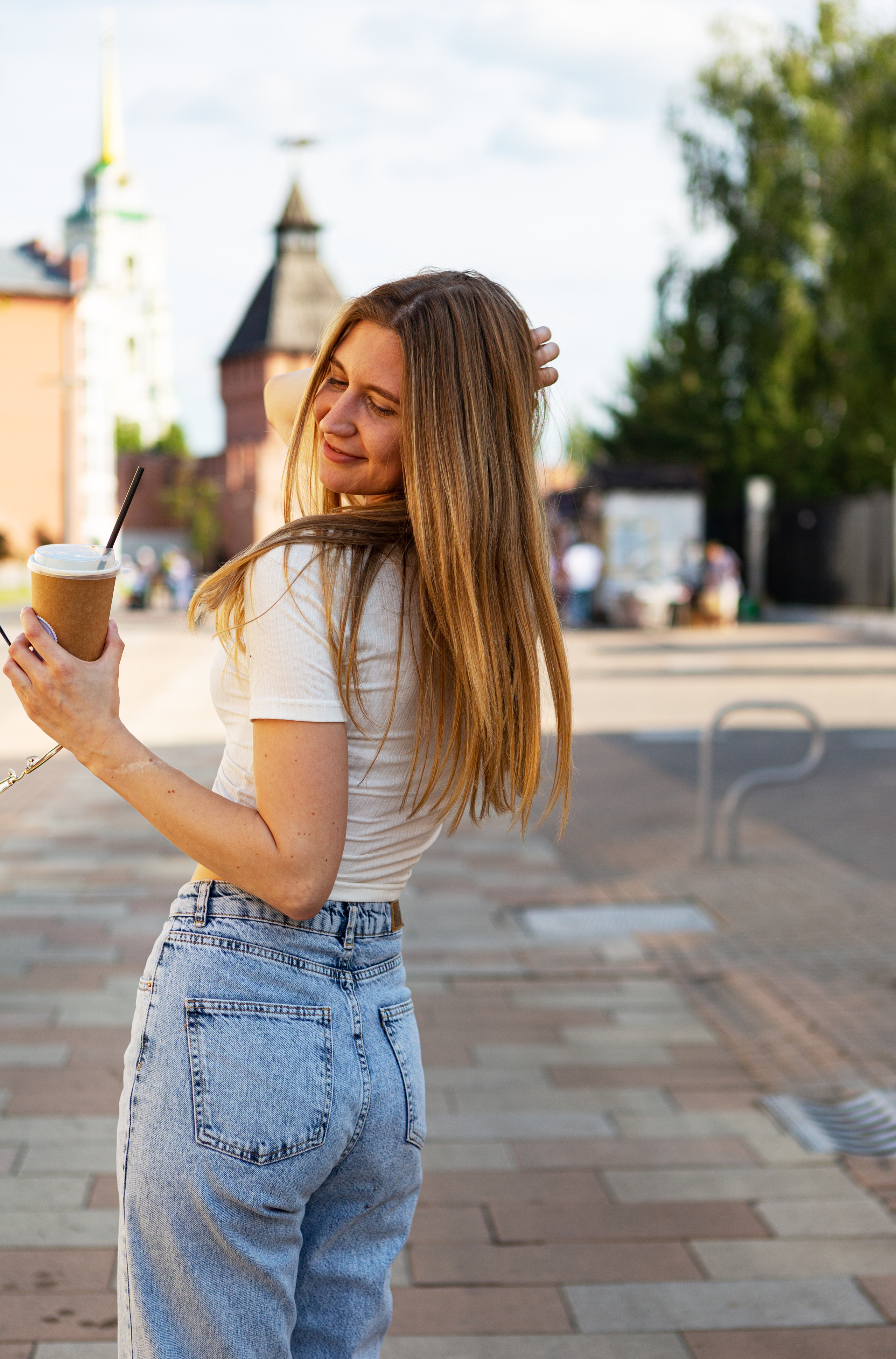 Алина в лучах вечернего солнца — фотопрогулка