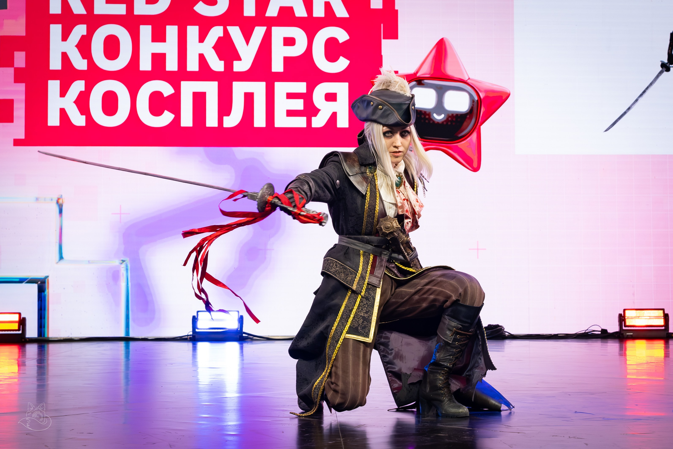 Сцена РЭД ЭКСПО 2024. Косплей фотограф