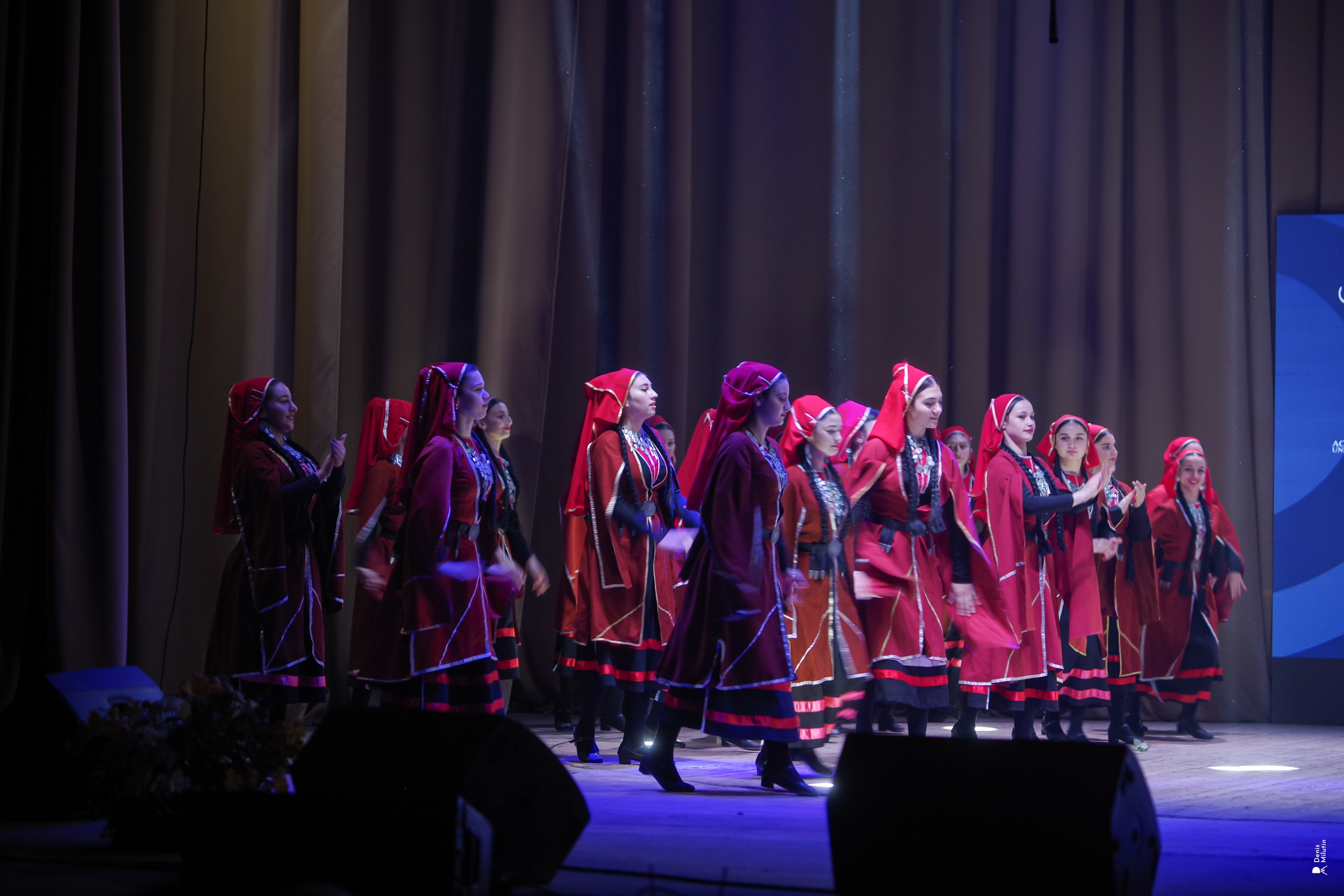 Танцы в Хоби. Портретный фотограф Денис Милютин