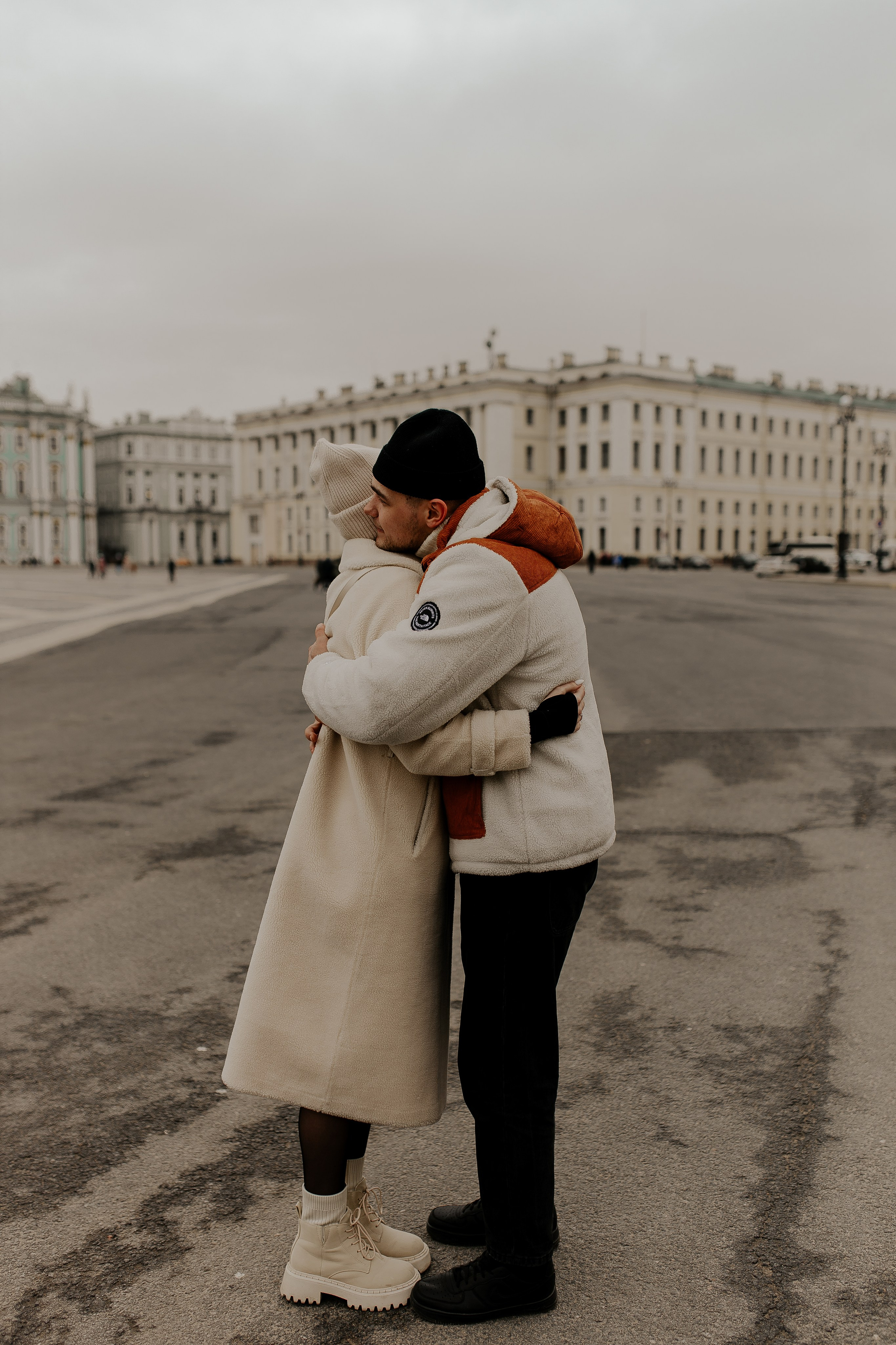 Lovestory на дворцовой площади. Фотограф в Санкт-Петербурге Лиза Семченкова
