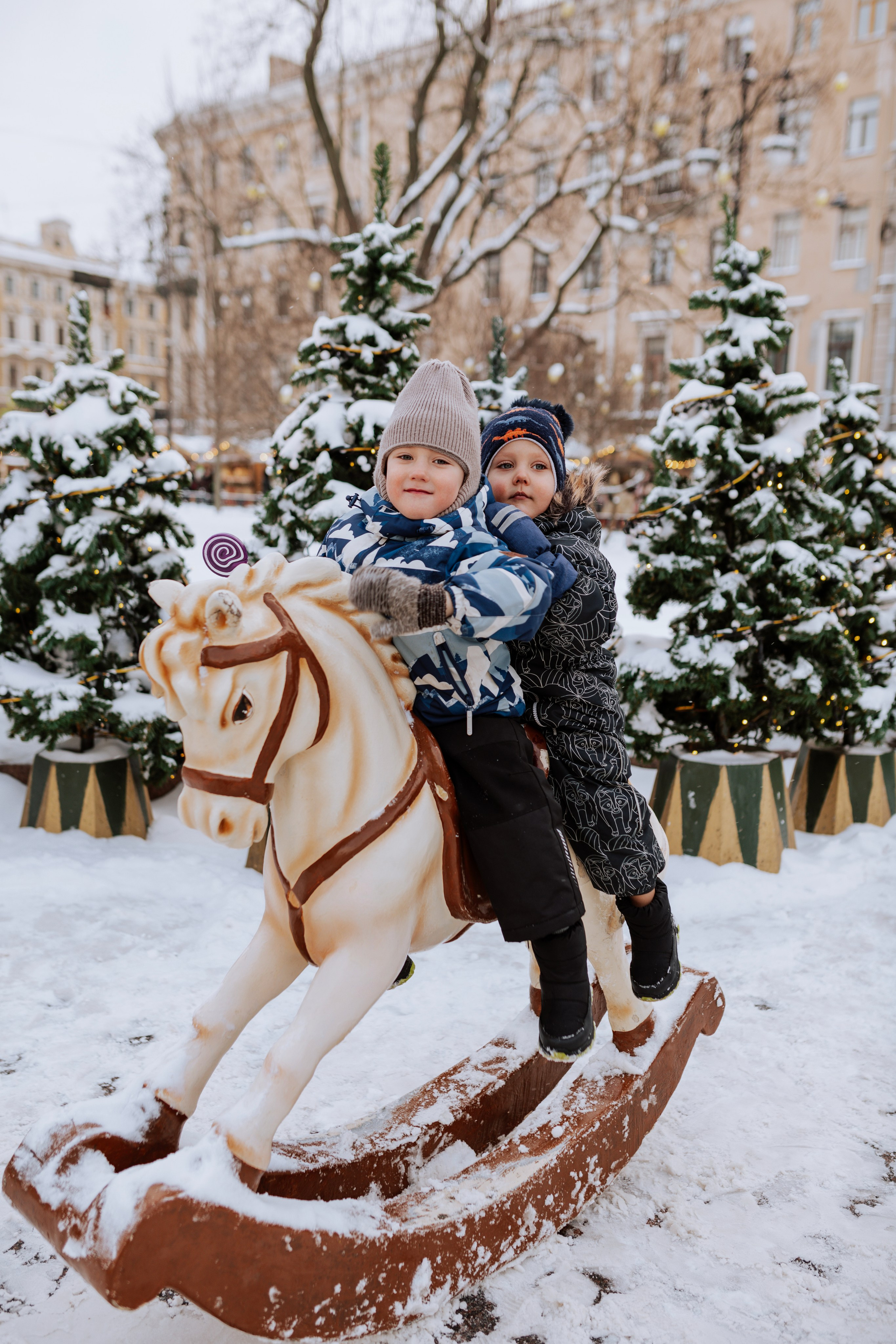 Семейная, Манежная площадь