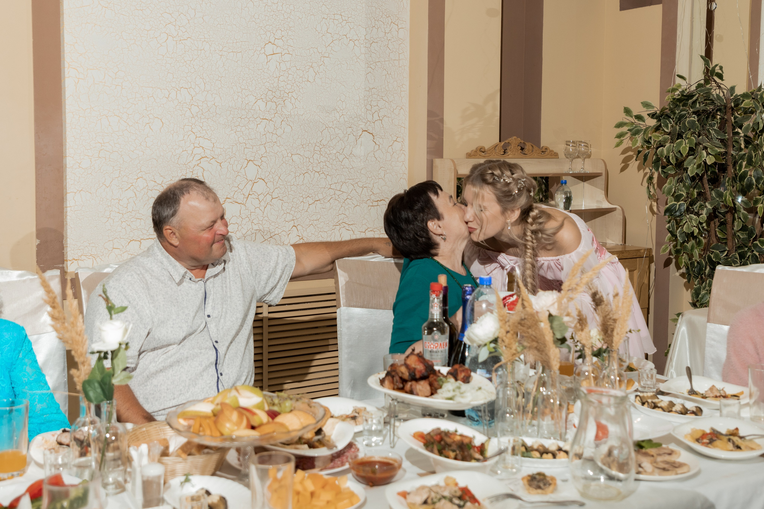 Роман и Александра (банкет). Свадебный фотограф Ангелина Сунгатулина | Саратов | Балаково | Вольск