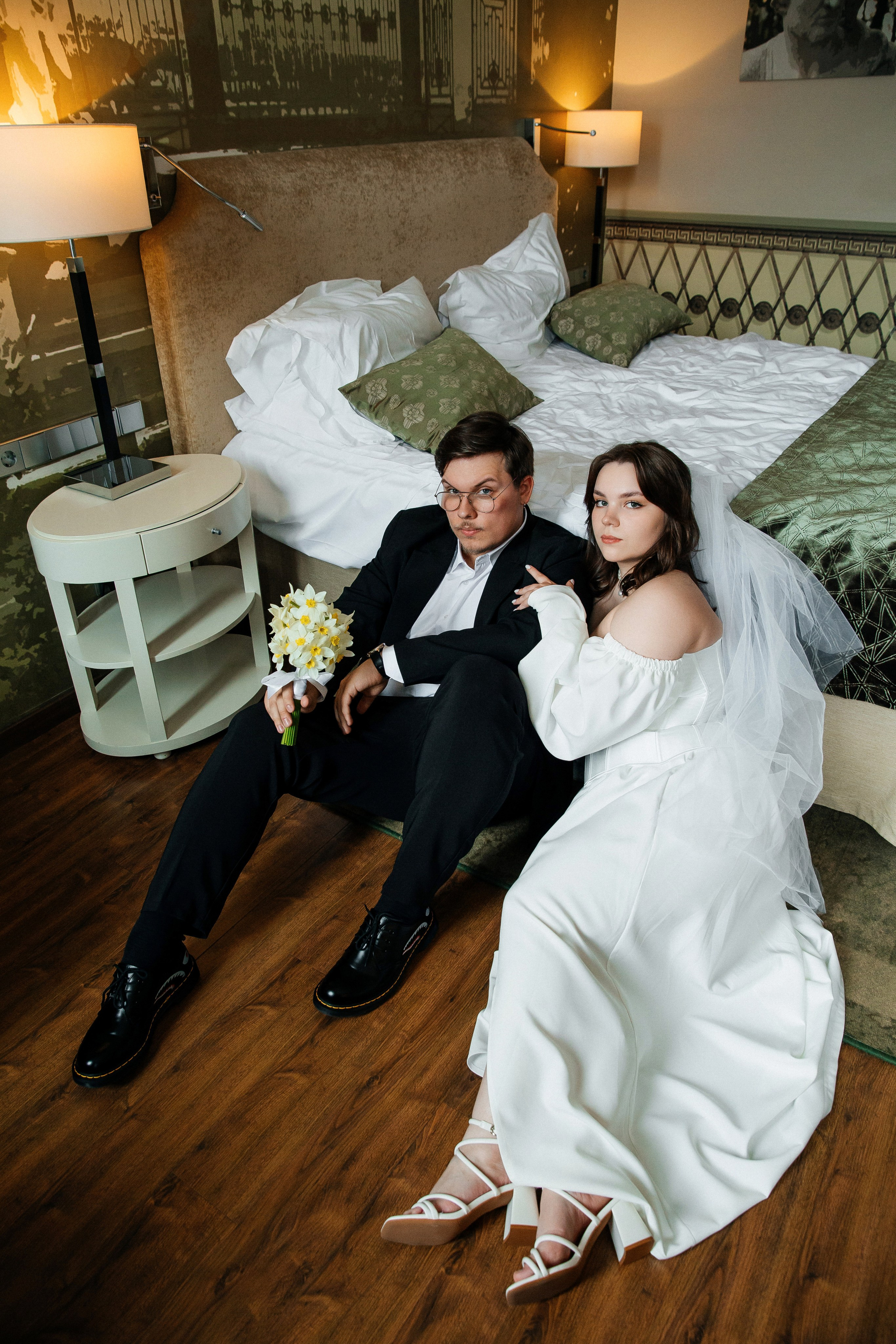 Съемка в отеле и регистрация прохладным майским днем. Свадебный фотограф в Санкт-Петербурге Вика Стукачева