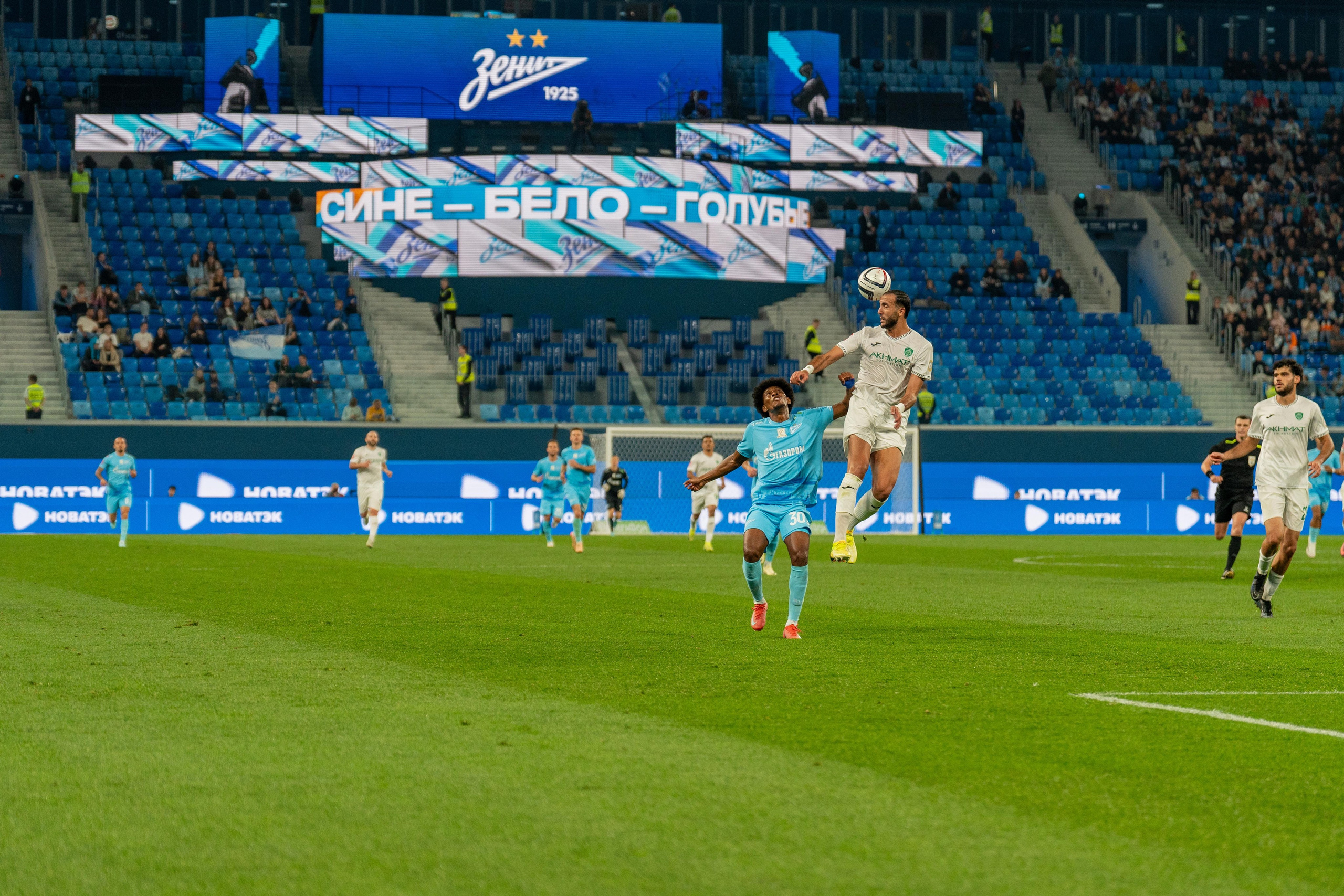 Игровой момент Зенит–Ахмат от спортивного фотографа Санкт-Петербург