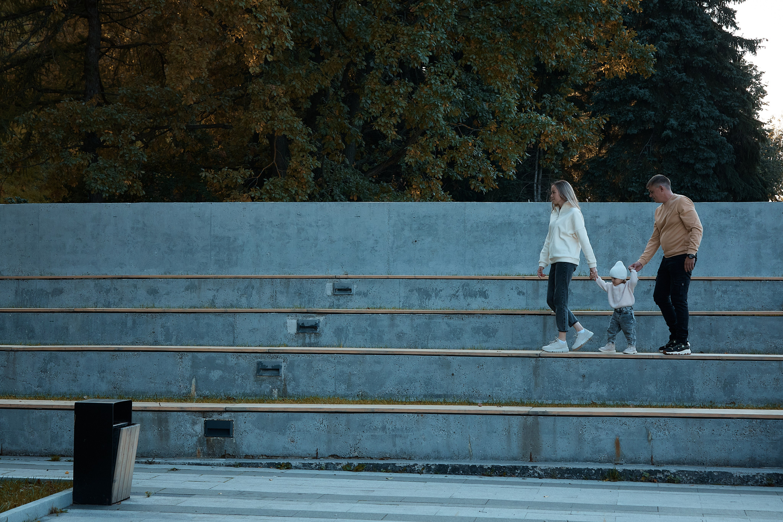 Прогулка в Алесандровском саду. Надя и Дима с дочей. Татьяна Бабаева — Фотограф