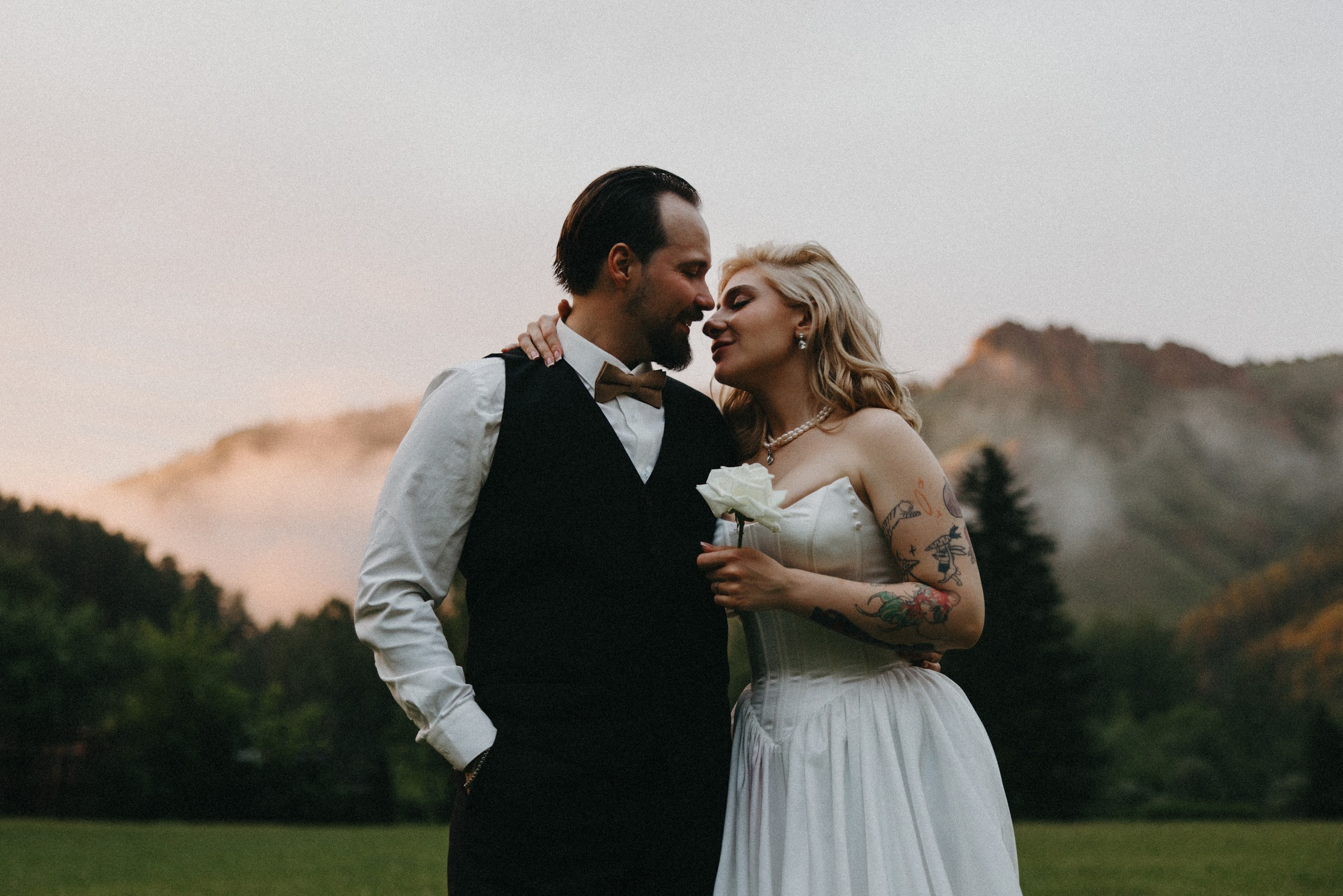 Свадьба на фоне гор в Красноярске