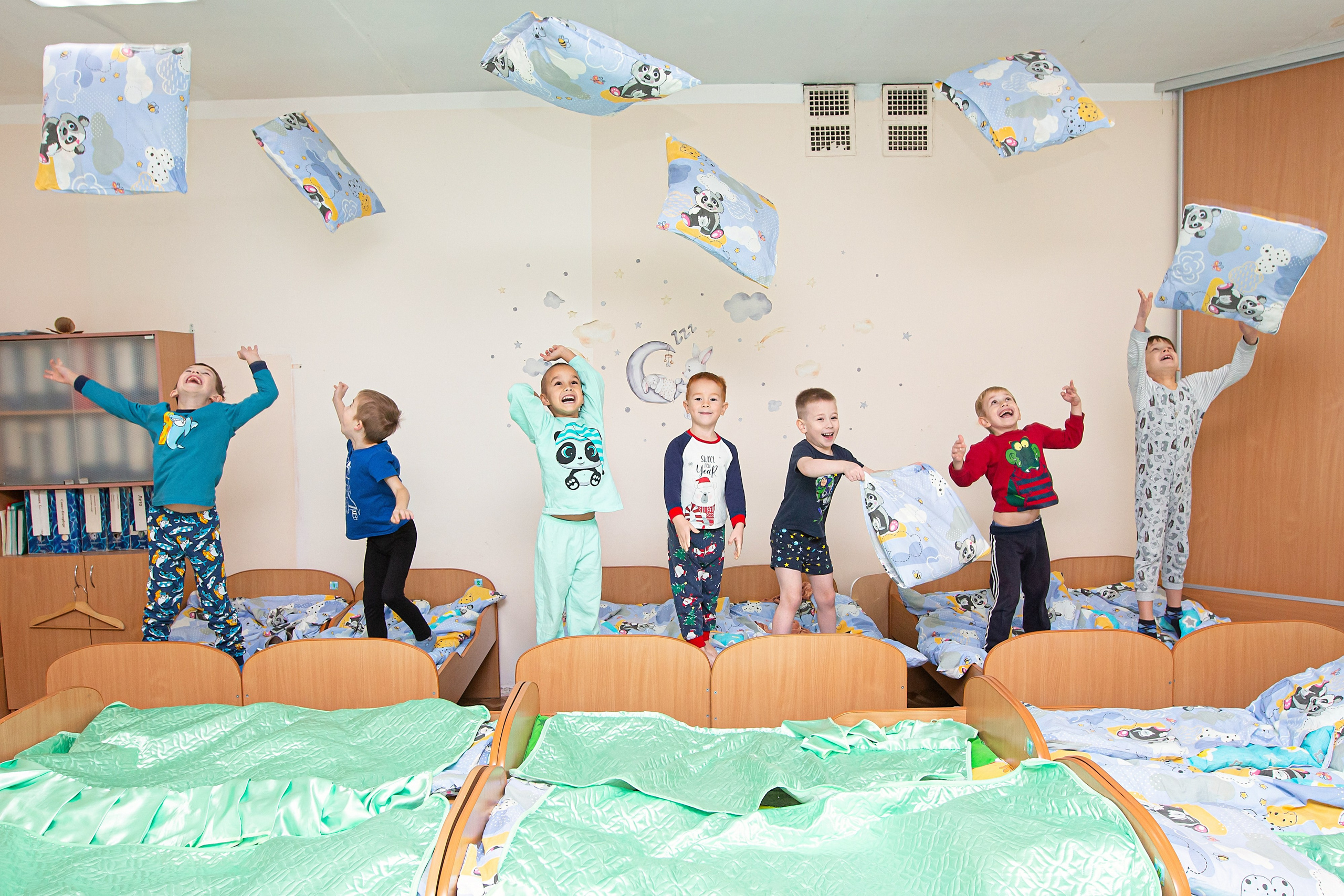 Спальня в детском саду. Свадебный, семейный, детский фотограф в Санкт-Петербурге