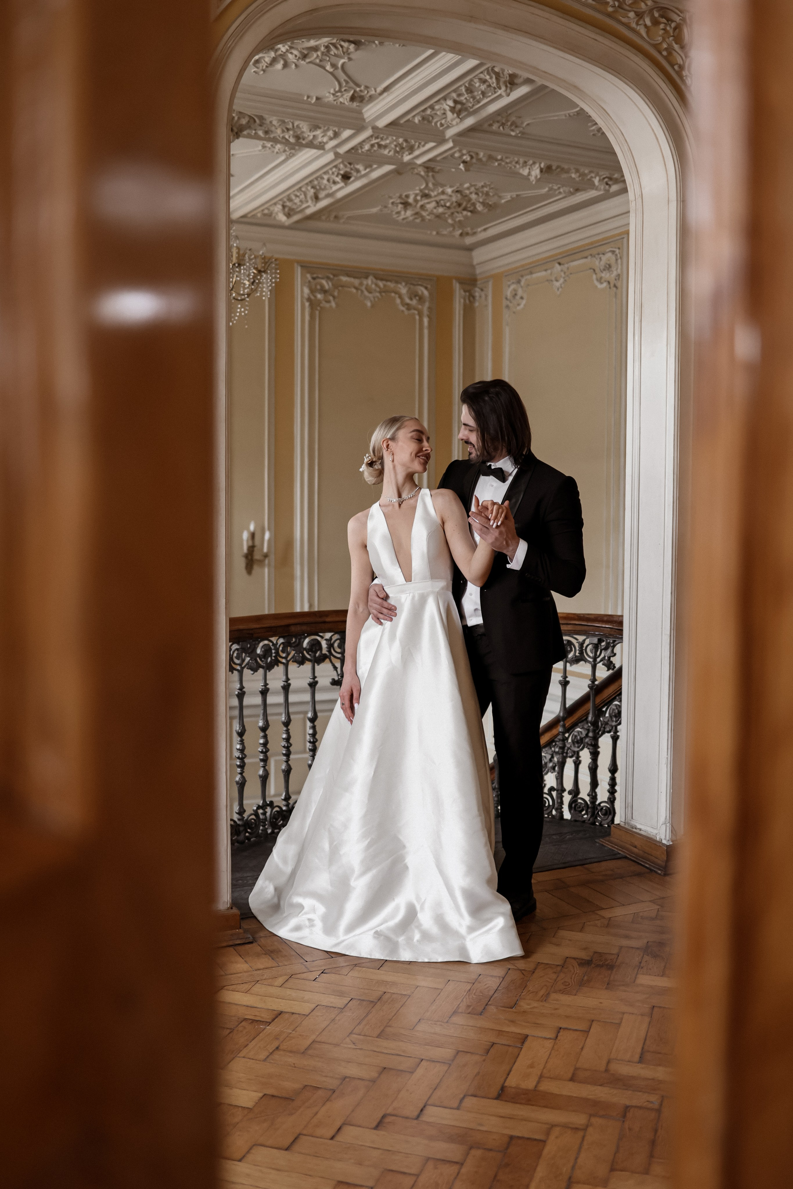 Свадебная love story в особняке. Свадебный и семейный фотограф Москва и Московская область