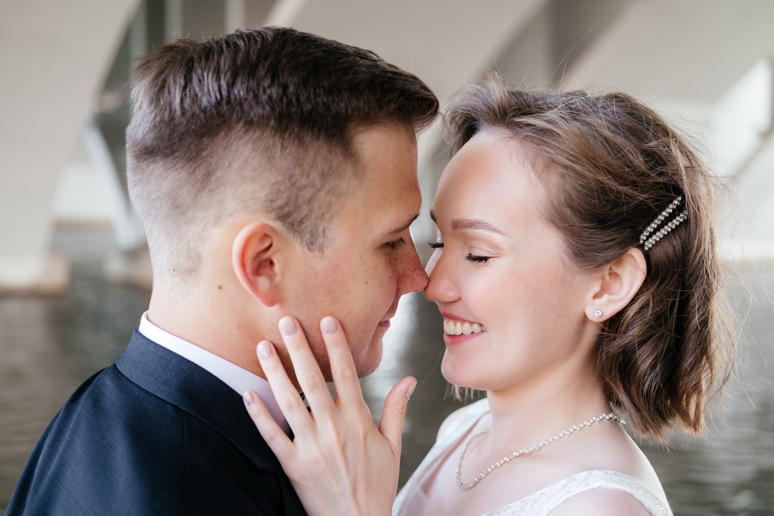 Свадебная фотосессия на уличной локации в Екатеринбурге и Москве. Свадебный фотограф — заказ профессиональной фотосесии, все виды фотосъемки. Свадебный фотограф в Екатеринбурге — заказ профессиональной фотосесии, все виды фотосъемки