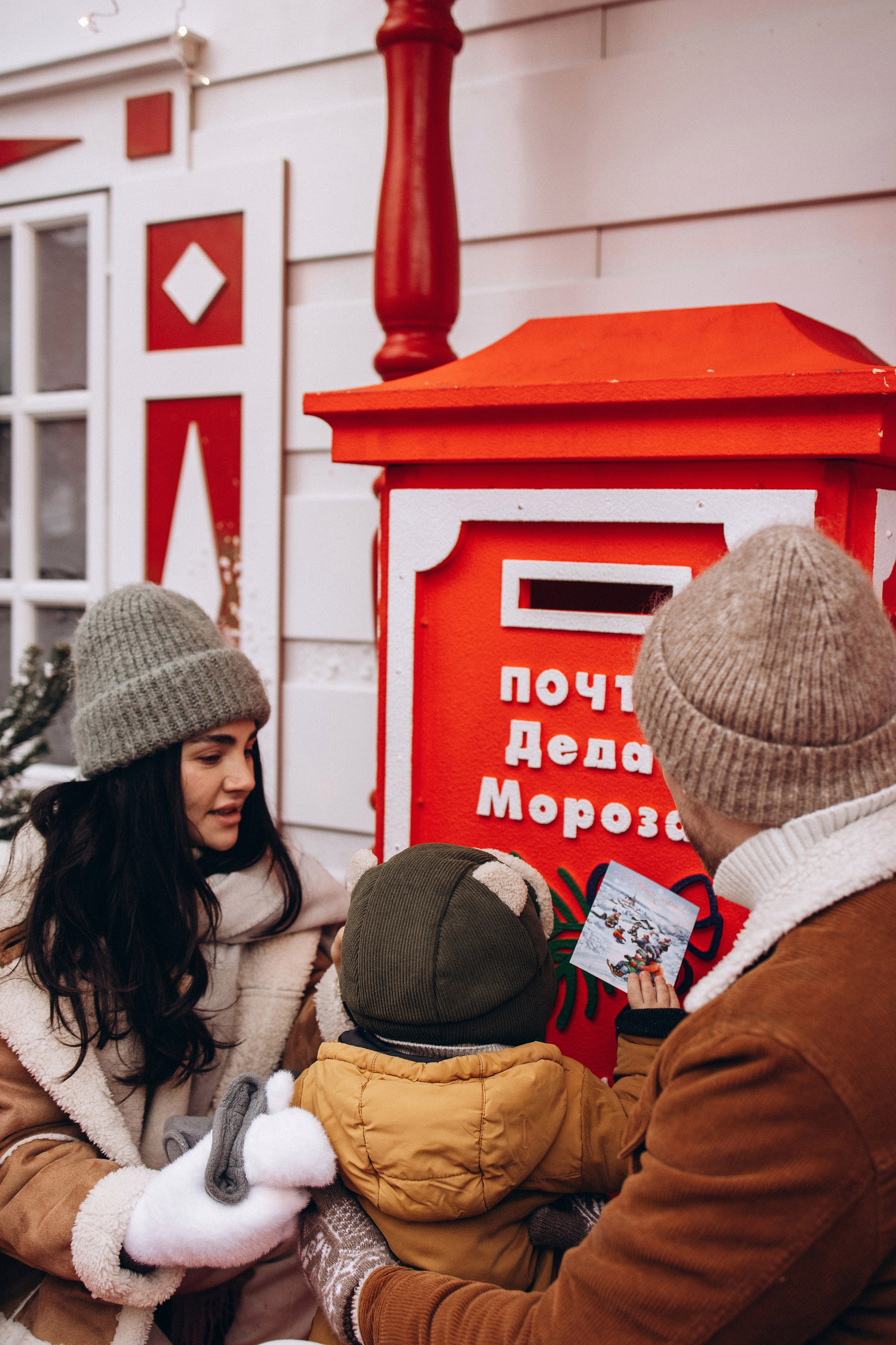 Марьям, Михаил и Лев на Рождественской ярмарке. Семейный фотограф в Москве Марина Петра