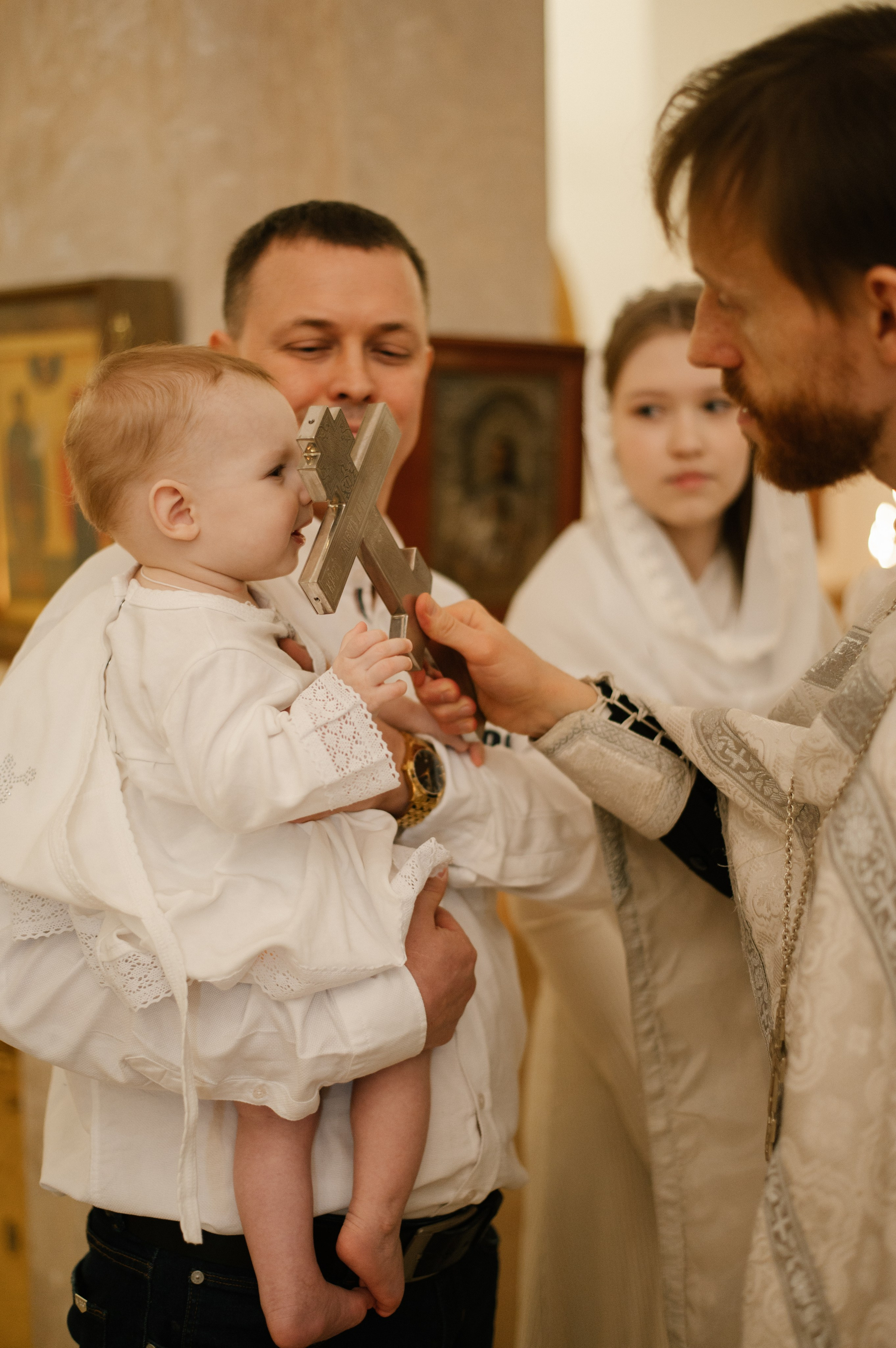 Фотограф на крещение. Фотосессия таинства крещения. Храм блаженной Матроны Московской в Дмитровском. Семейный и свадебный фотограф в Москве Татьяна Николаева
