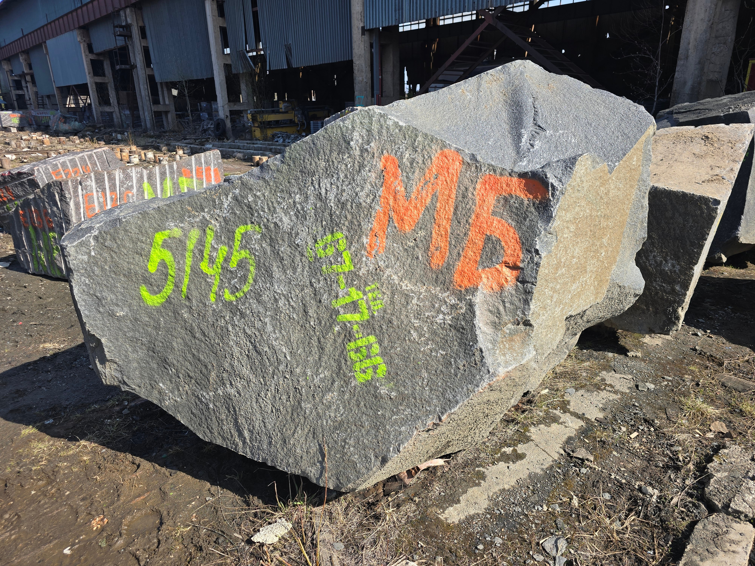 Петрозаводск. МБ Байковы. Гранит и камень из сердца Карелии