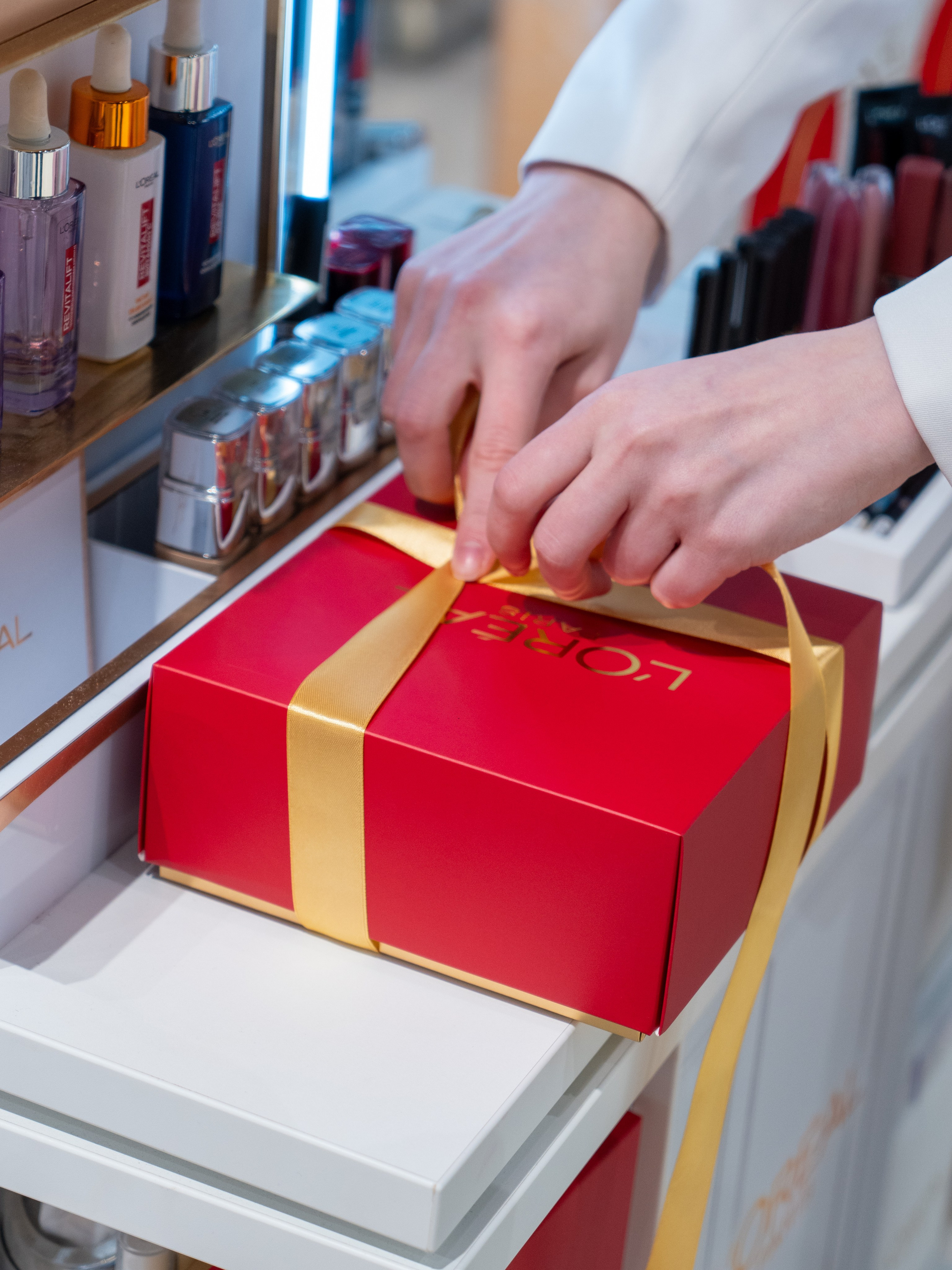 Отчет партнерской интеграции Loreal в магазинах Рив Гош. Репортажный фотограф в Красной Поляне и Сочи Павлюченко Екатерина