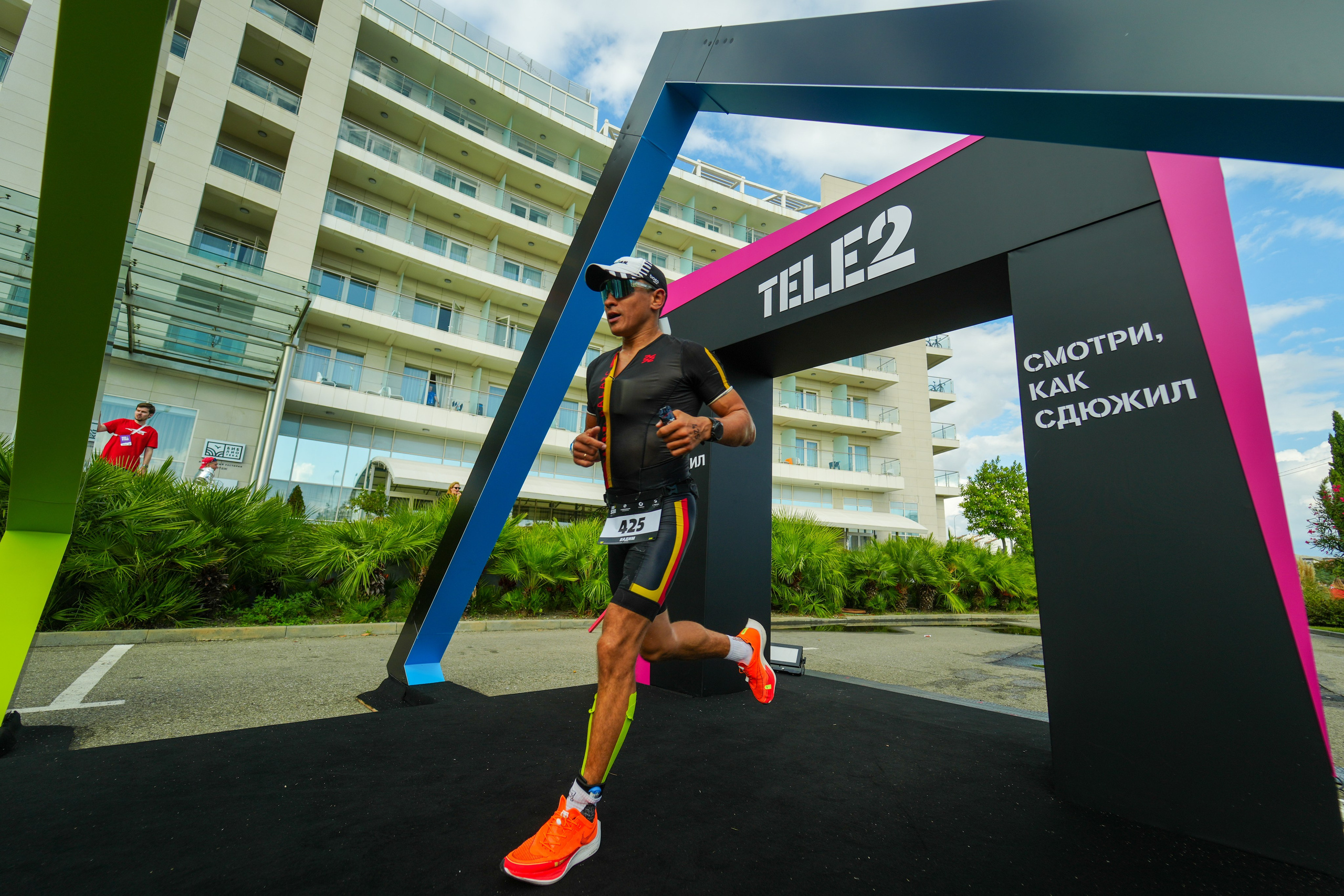 Фотоотчет партнерской интеграции для компании TELE2 на фестивале Ironstar. Репортажный фотограф в Красной Поляне и Сочи Павлюченко Екатерина