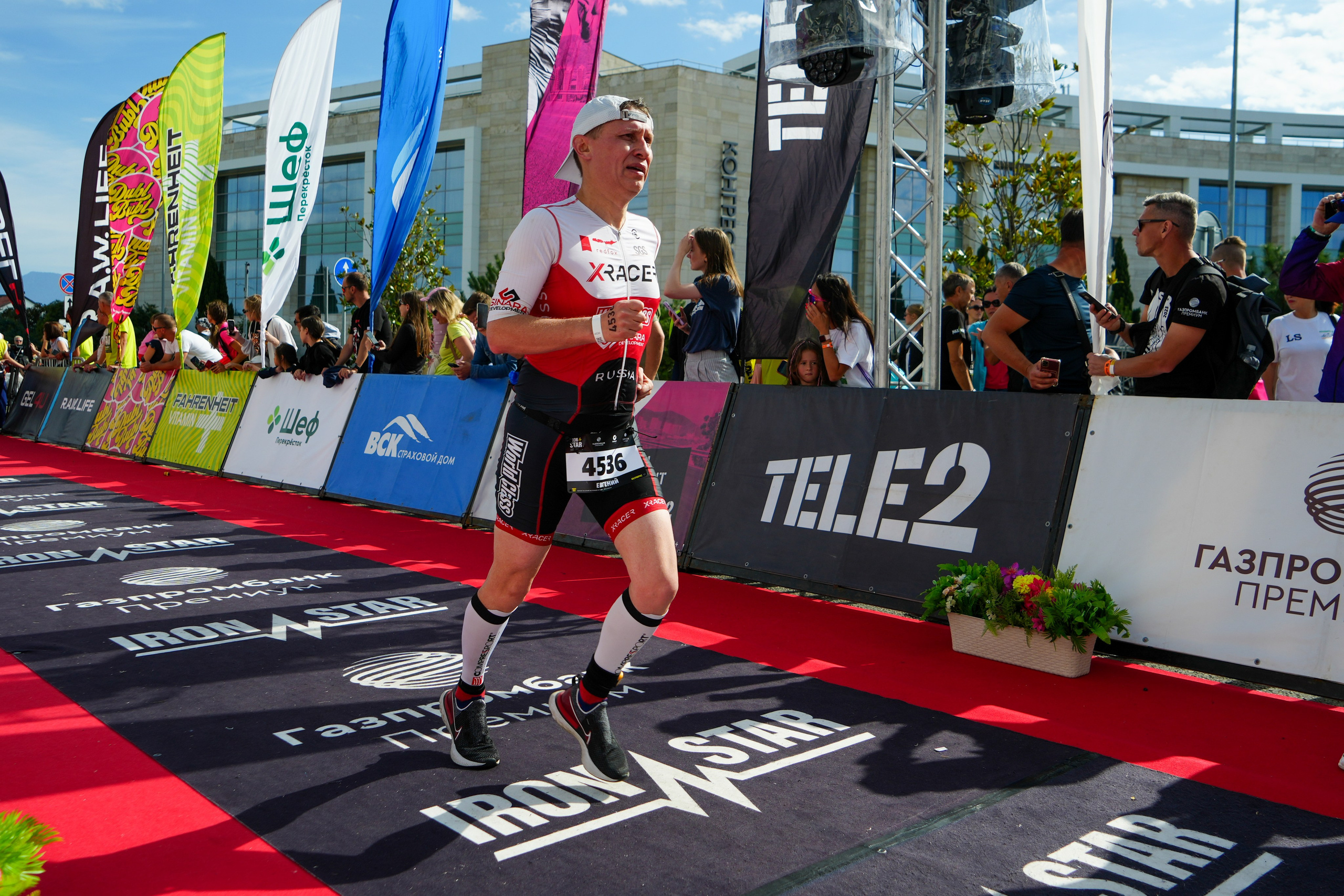 Фотоотчет партнерской интеграции для компании TELE2 на фестивале Ironstar. Репортажный фотограф в Красной Поляне и Сочи Павлюченко Екатерина