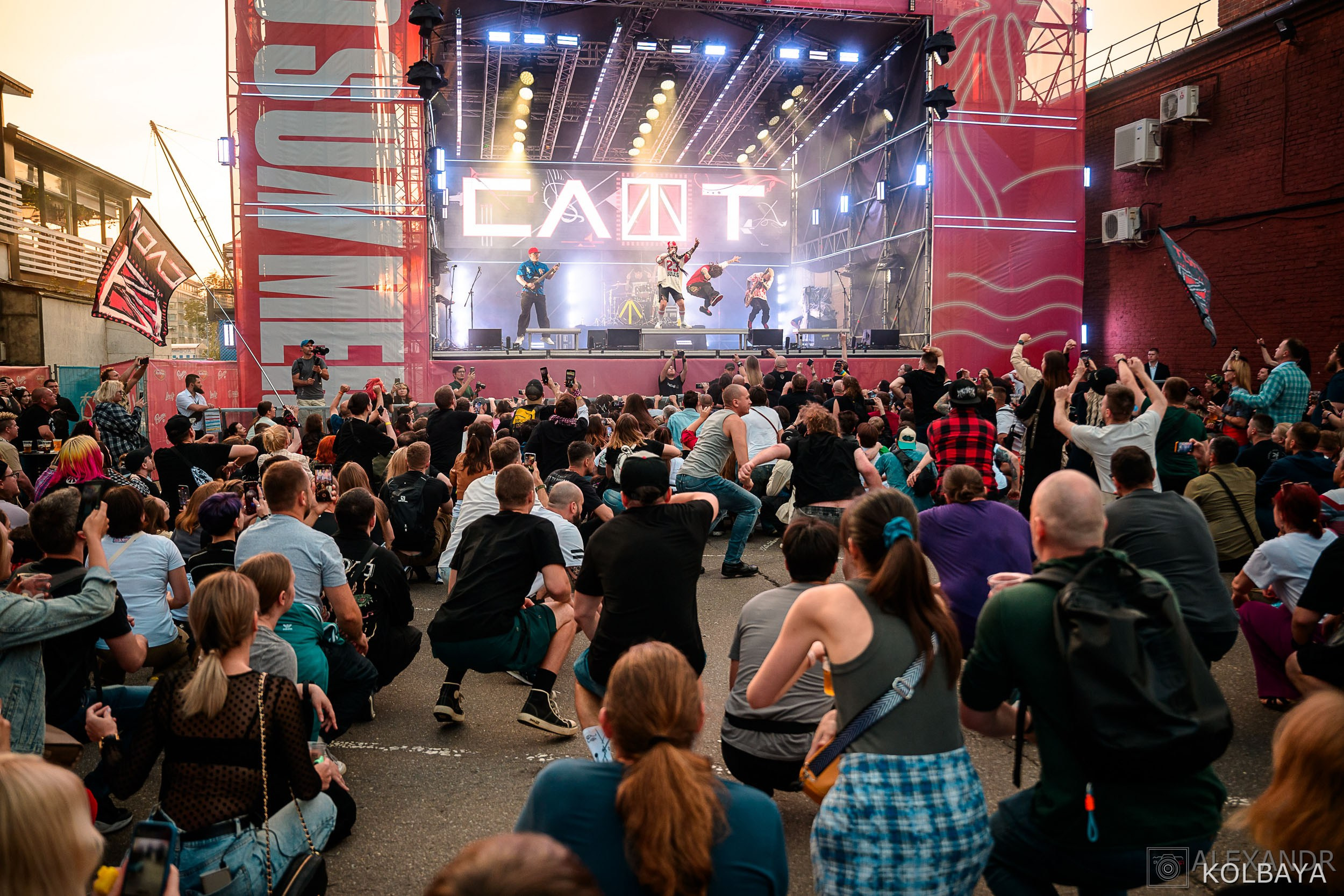 Фоторепортаж с концерта группы СЛОТ на Red Summer 2025. Концертный и театральный репортажный фотограф в Москве Александр Колбая