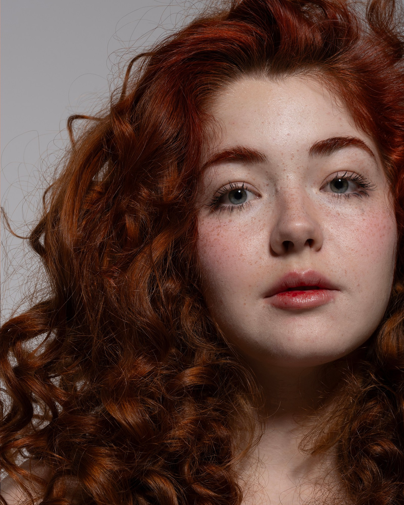 Профессиональная ретушь в короткие сроки. Бьюти- и портретный фотограф в Москве Полли Максимова. Создаю съёмки и делаю ретушь для брендов косметики и рекламы