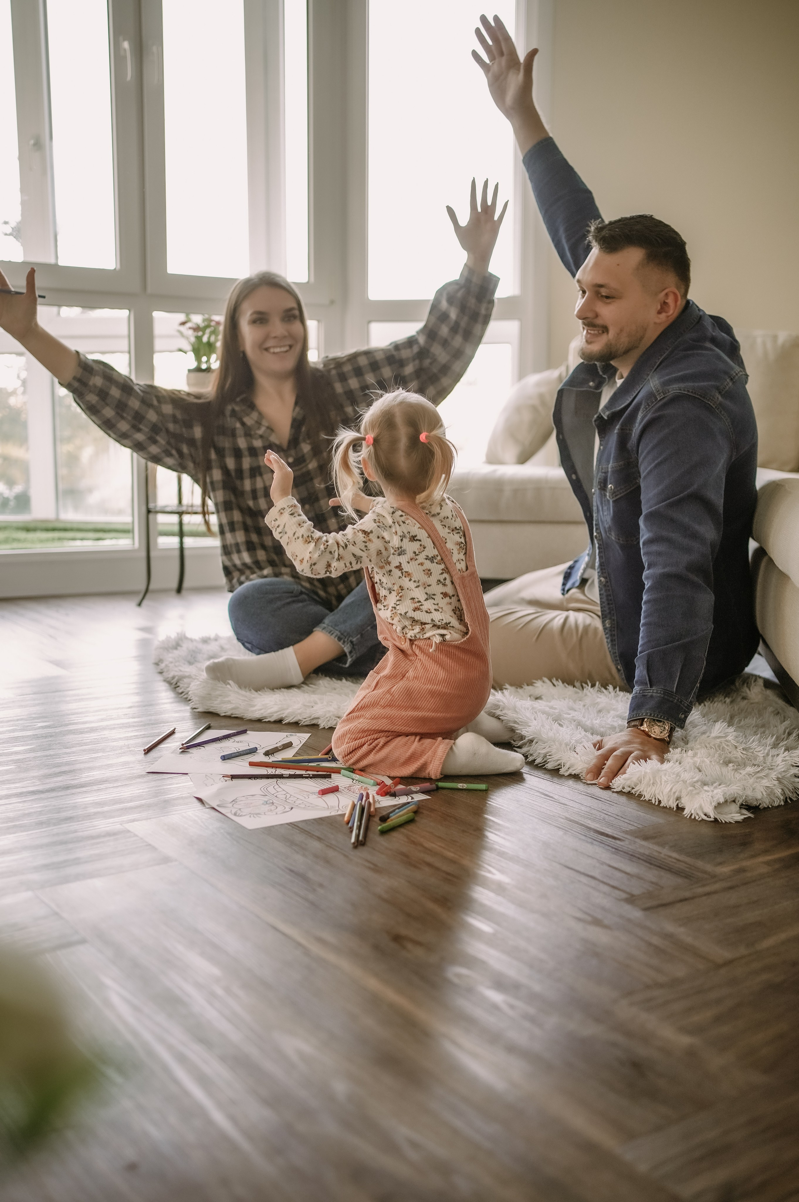 Карина, Андрей, Эмили. Главная