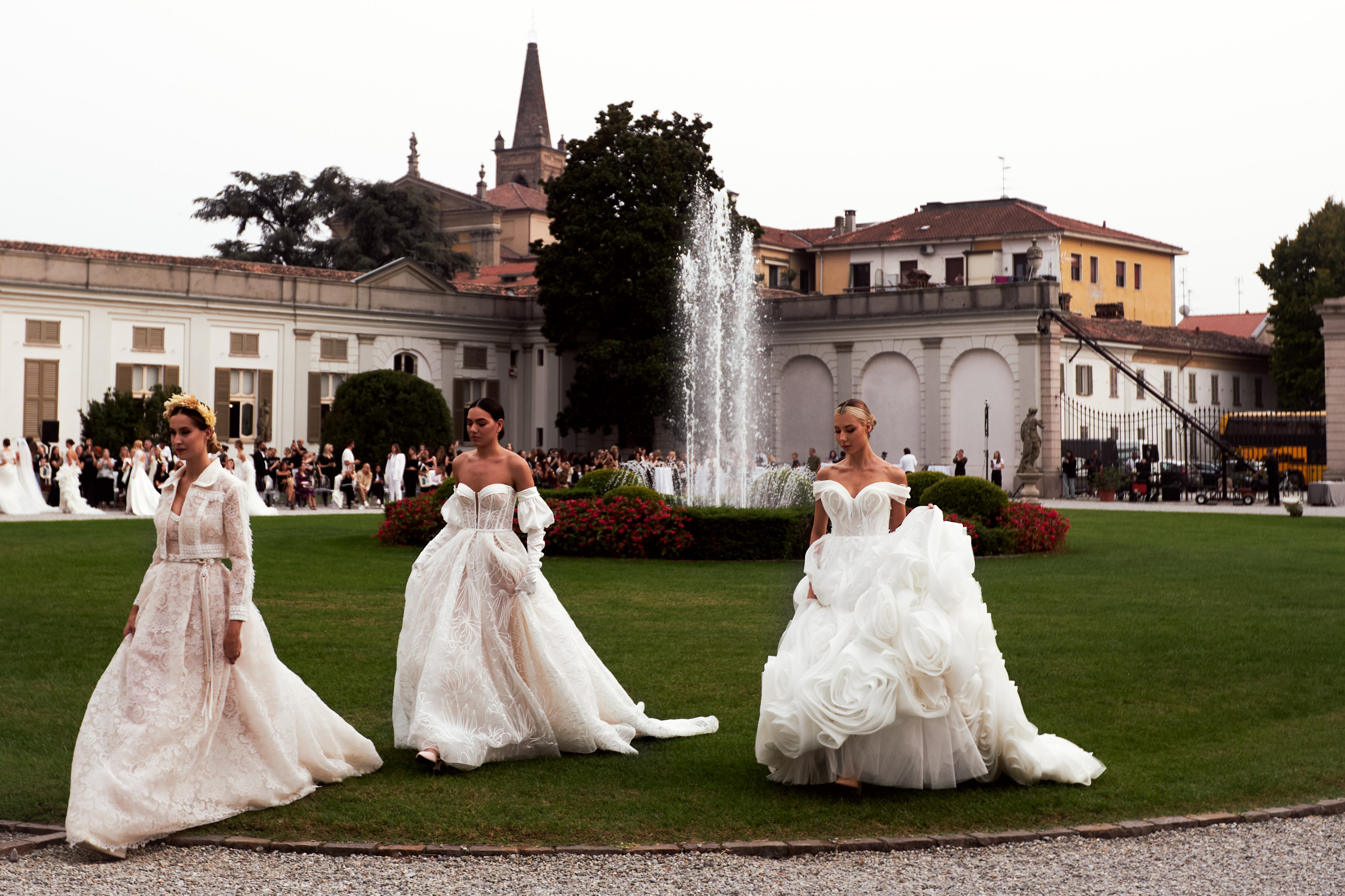 White Wedding Platform Runaway 2023 Milano. Photographer & Videographer in Barcelona