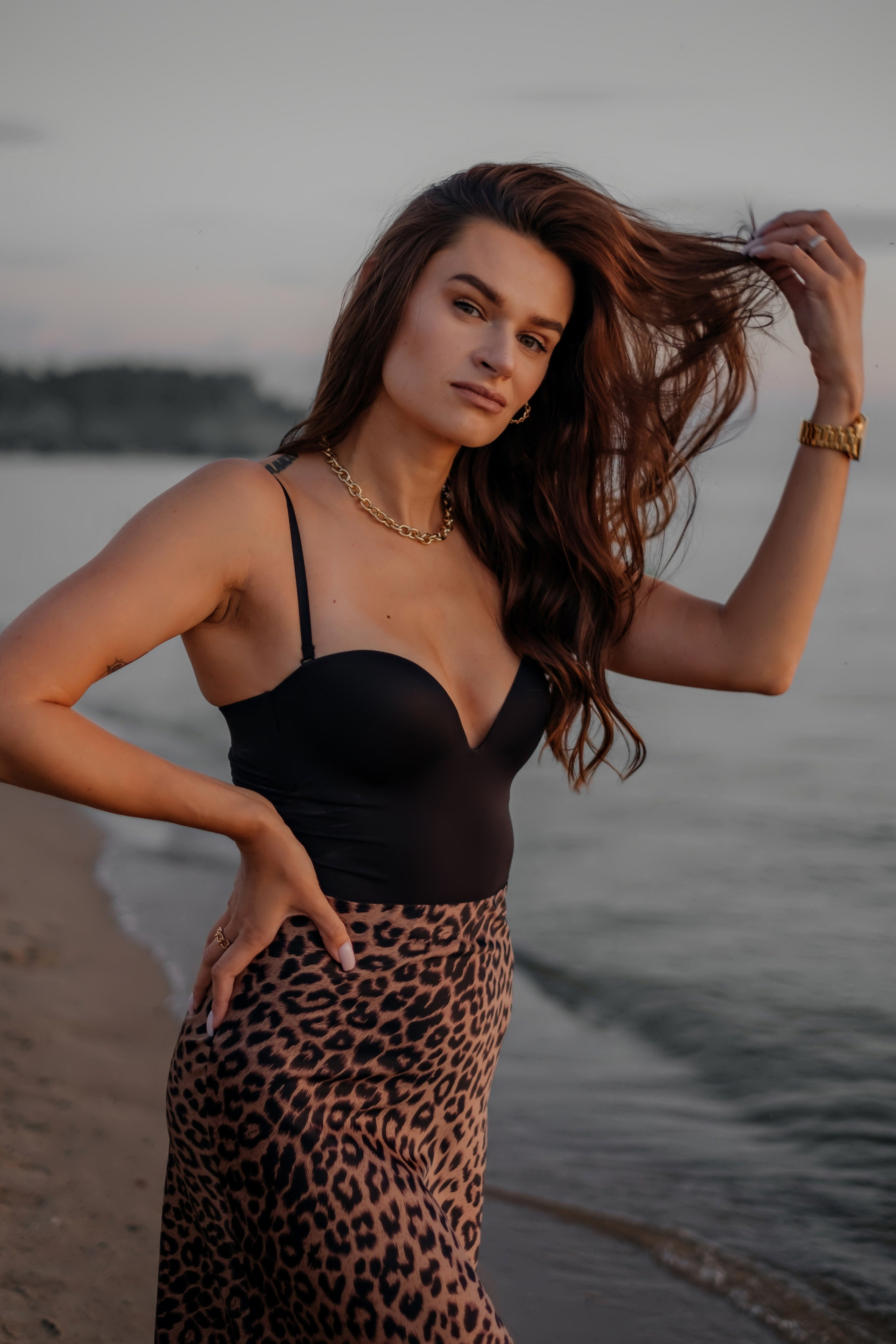 Катя с дочками на берегу. Фотограф в Новосибирске Диана Ильиных