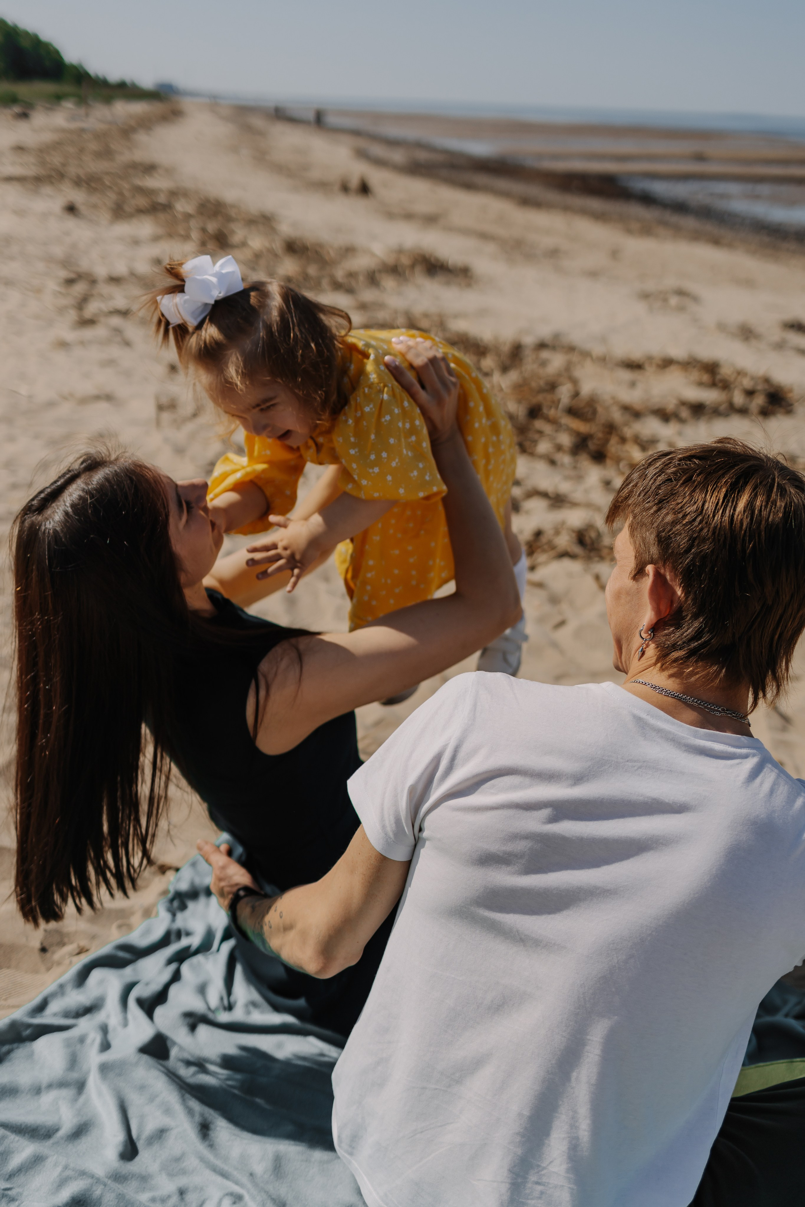 Ирина, Артём и Карина. Главная