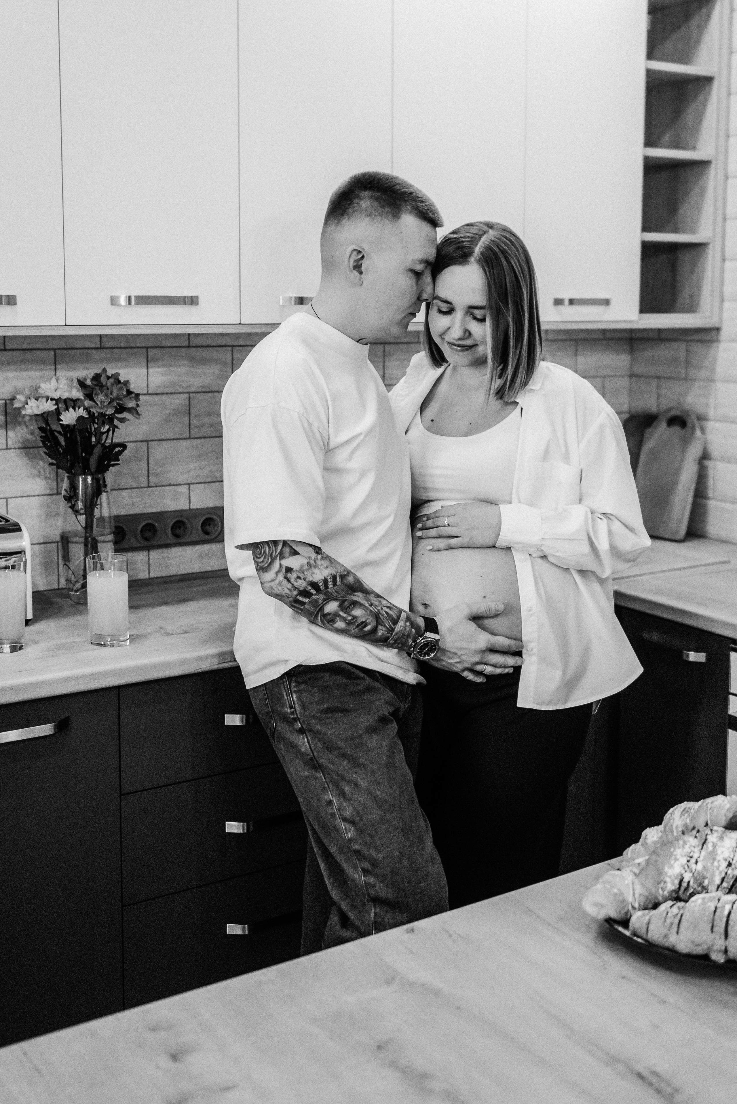 Миша и Ирина в ожидании чуда в домашней обстановке. Свадебный и портретный фотограф в Липецке Юлия Свит