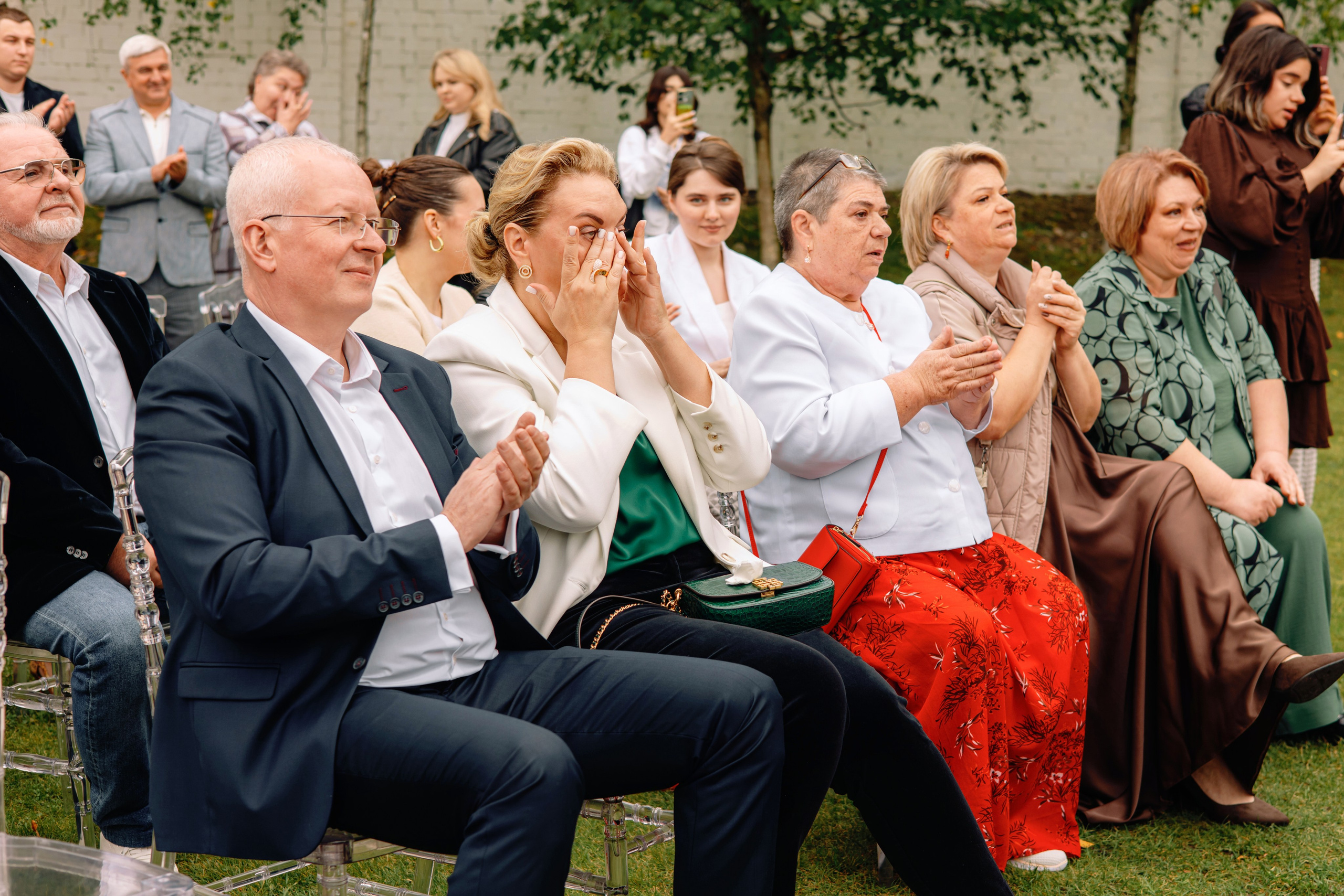 А ВНУТРИ — УРАГАН