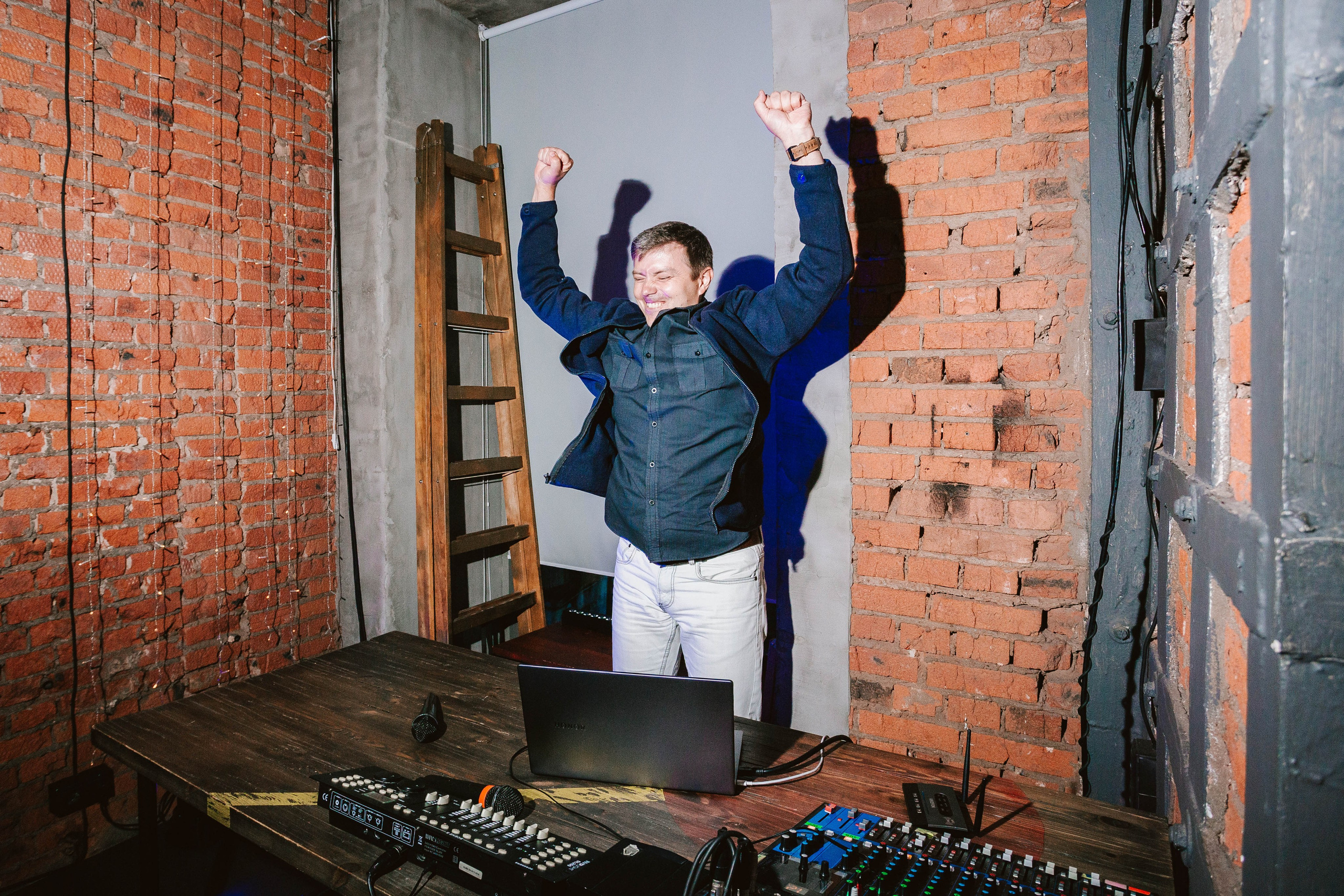 ВЕСЕЛЬЕ НА ДНЕ БОКАЛА