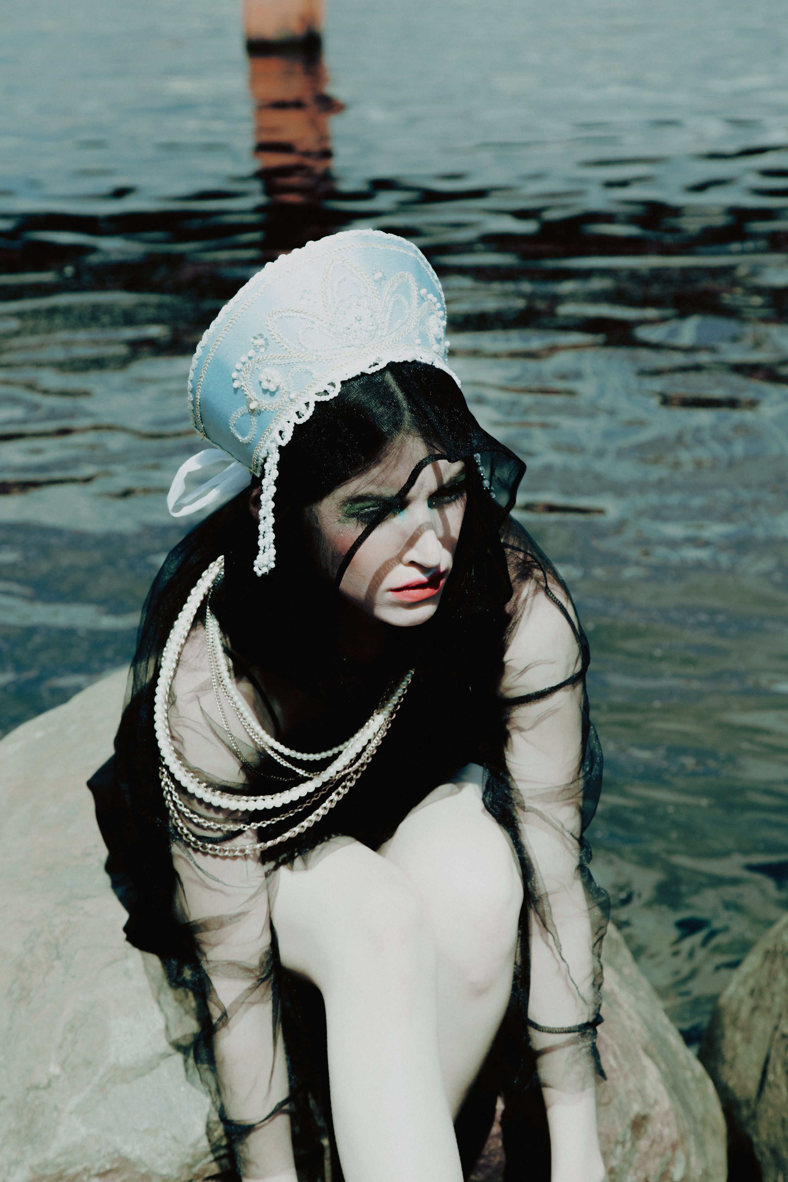 Кокошник в заброшках. Креатор Ольга Яш