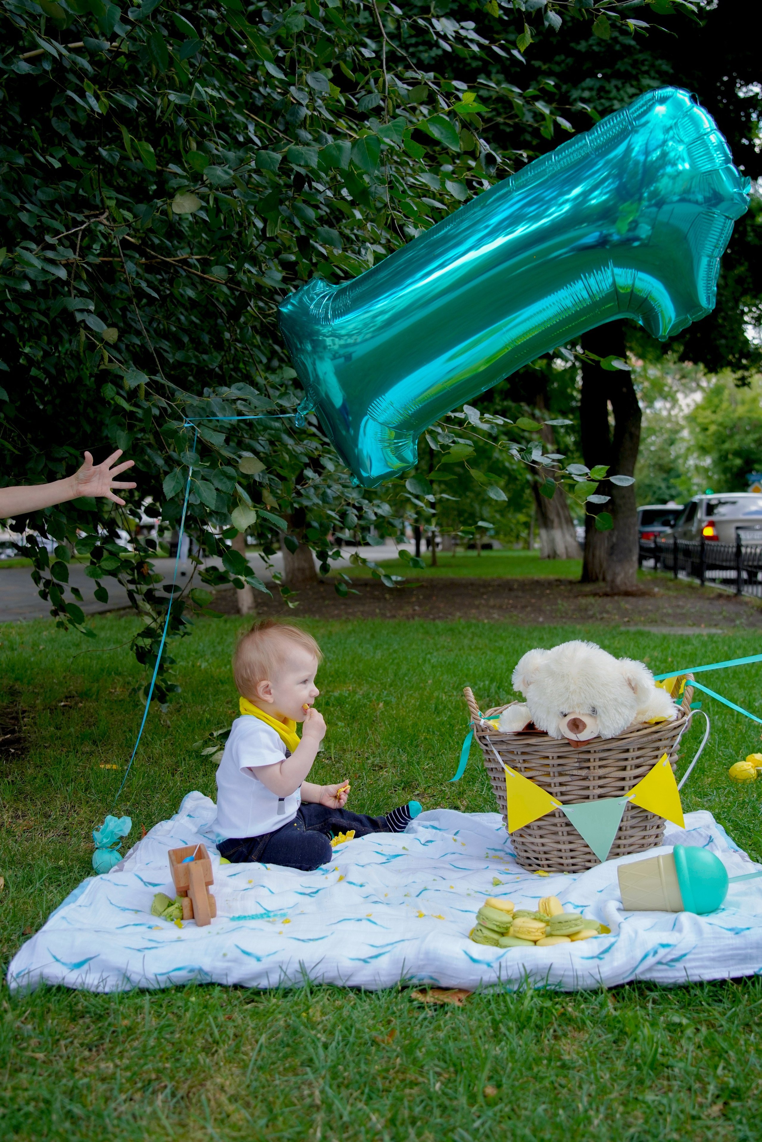 1 год)). Max Matvich and Victoria Basova are professionals in their field