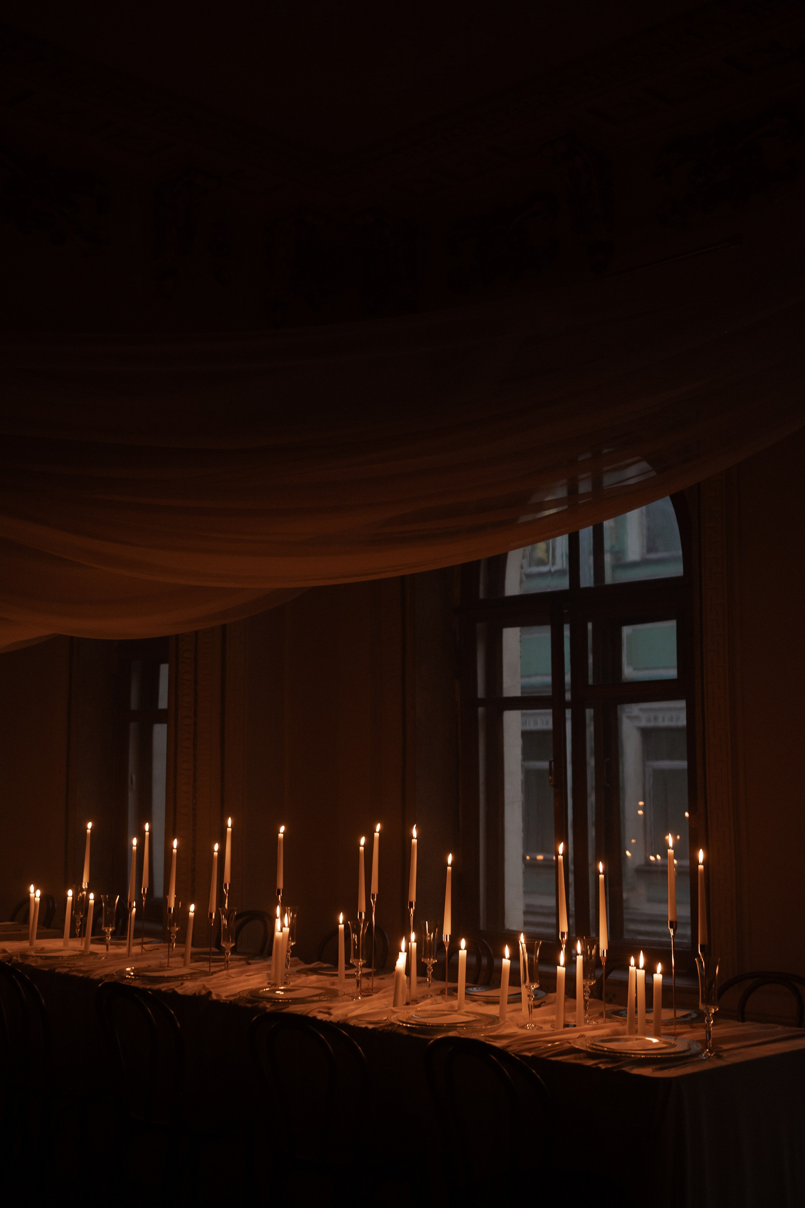 Камерный свадебный ужин при свечах в старинном особняке в фотостудии 21. Kult. Ярослава Ерина — свадебный фотограф в Москве