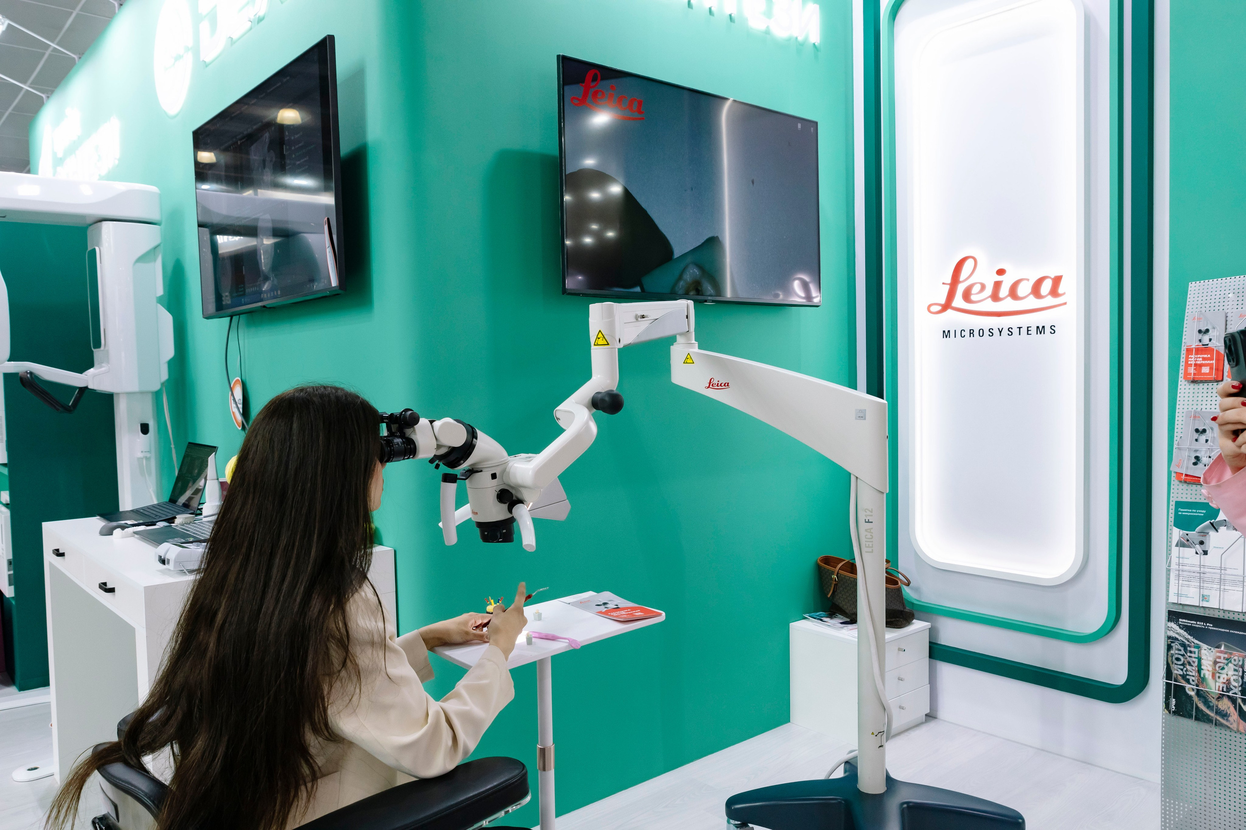 Стоматологическая выставка Dental Salon 2026. Профессиональный фотограф в Москве | Заказать фотосессию и съемку