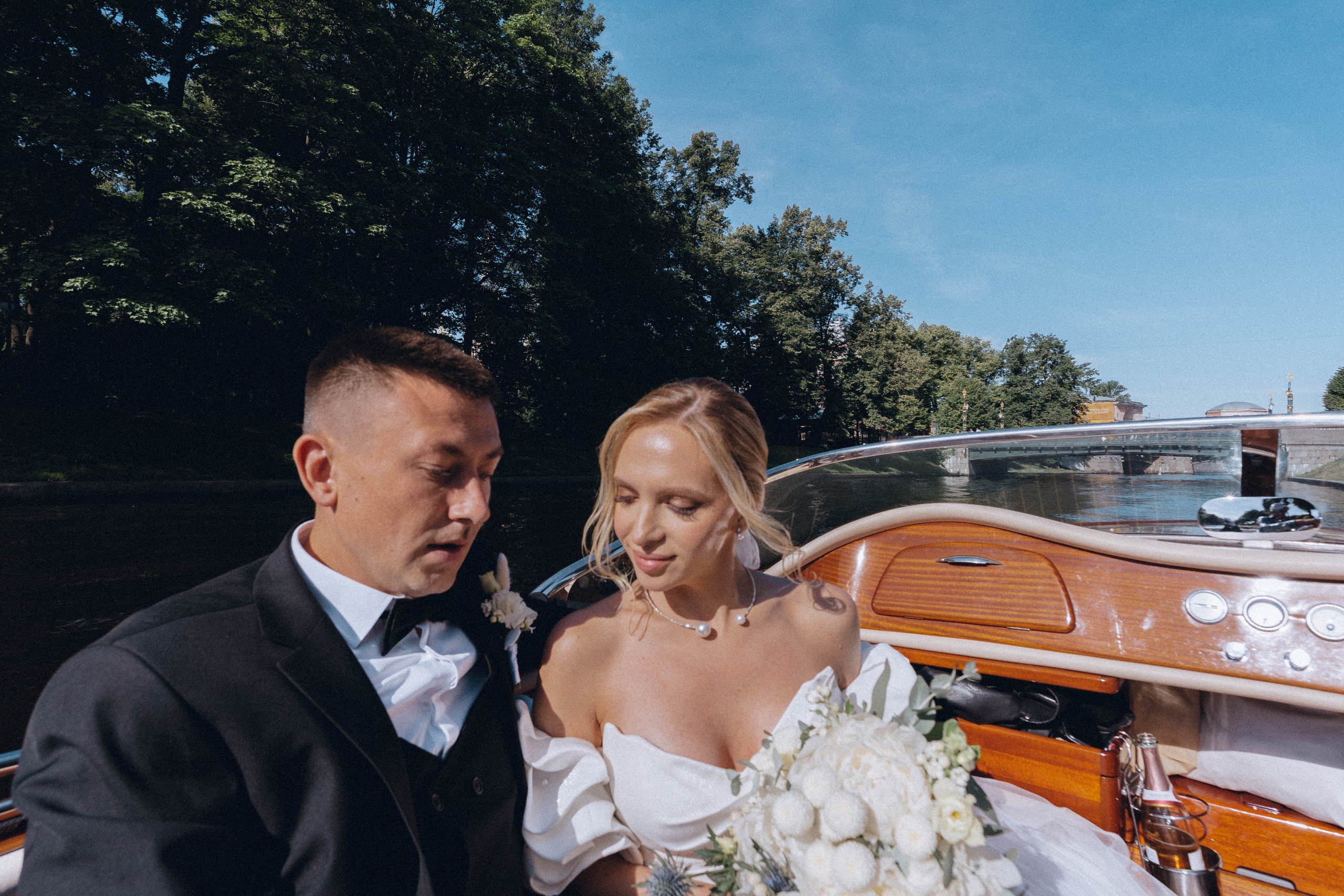 СВАДЕНБНАЯ СЬЕМКА НА КАТЕРЕ ПО КАНАЛАМ САНКТ-ПЕТЕРБУРГА И В АКВАТОРИИ НЕВЫ. Профессиональный фотограф, Санкт-Петербург — Виктория Богомолова
