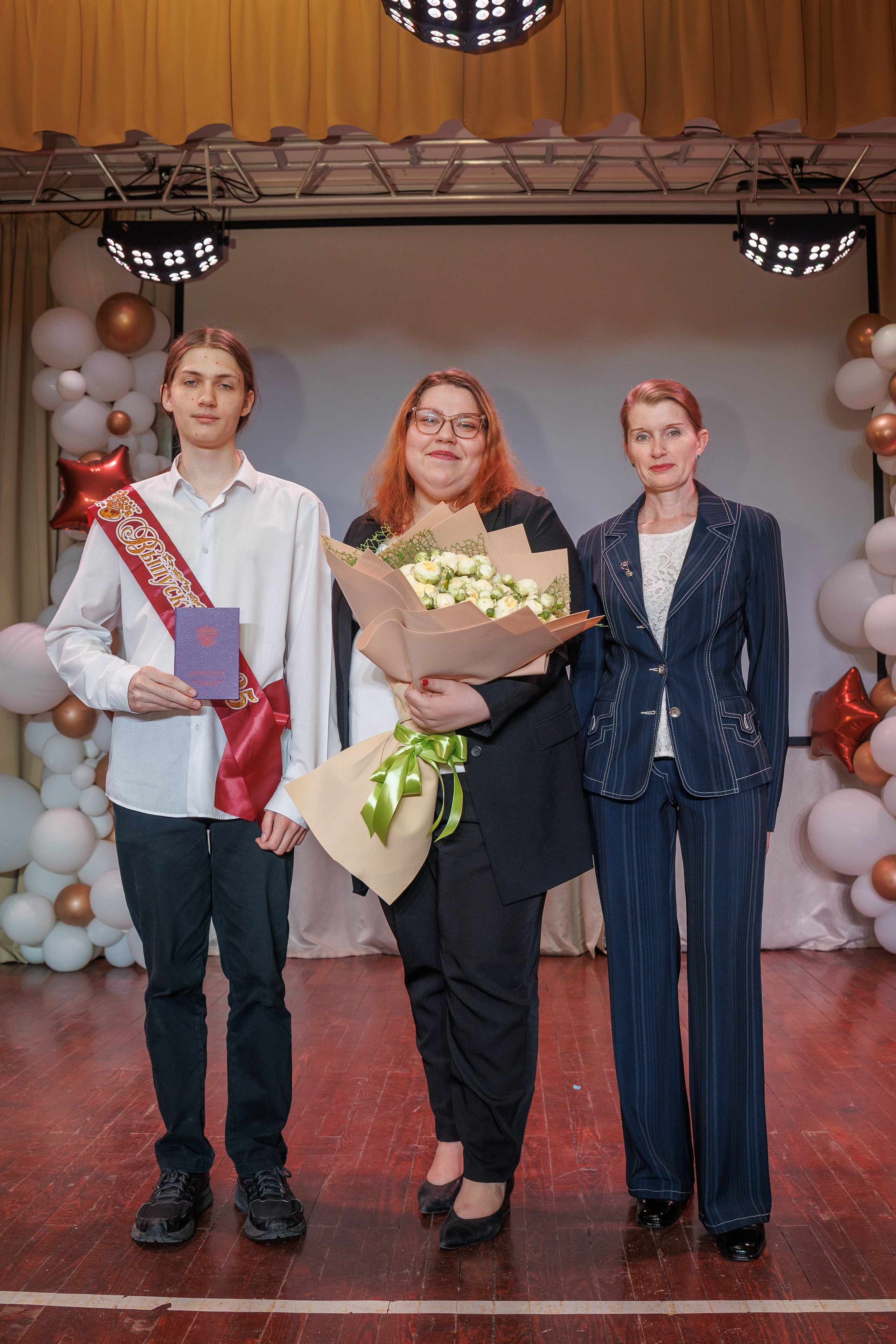 Вручение аттестатов. Свадебный и семейный фотограф в Новосибирске Ирина Дорошкова