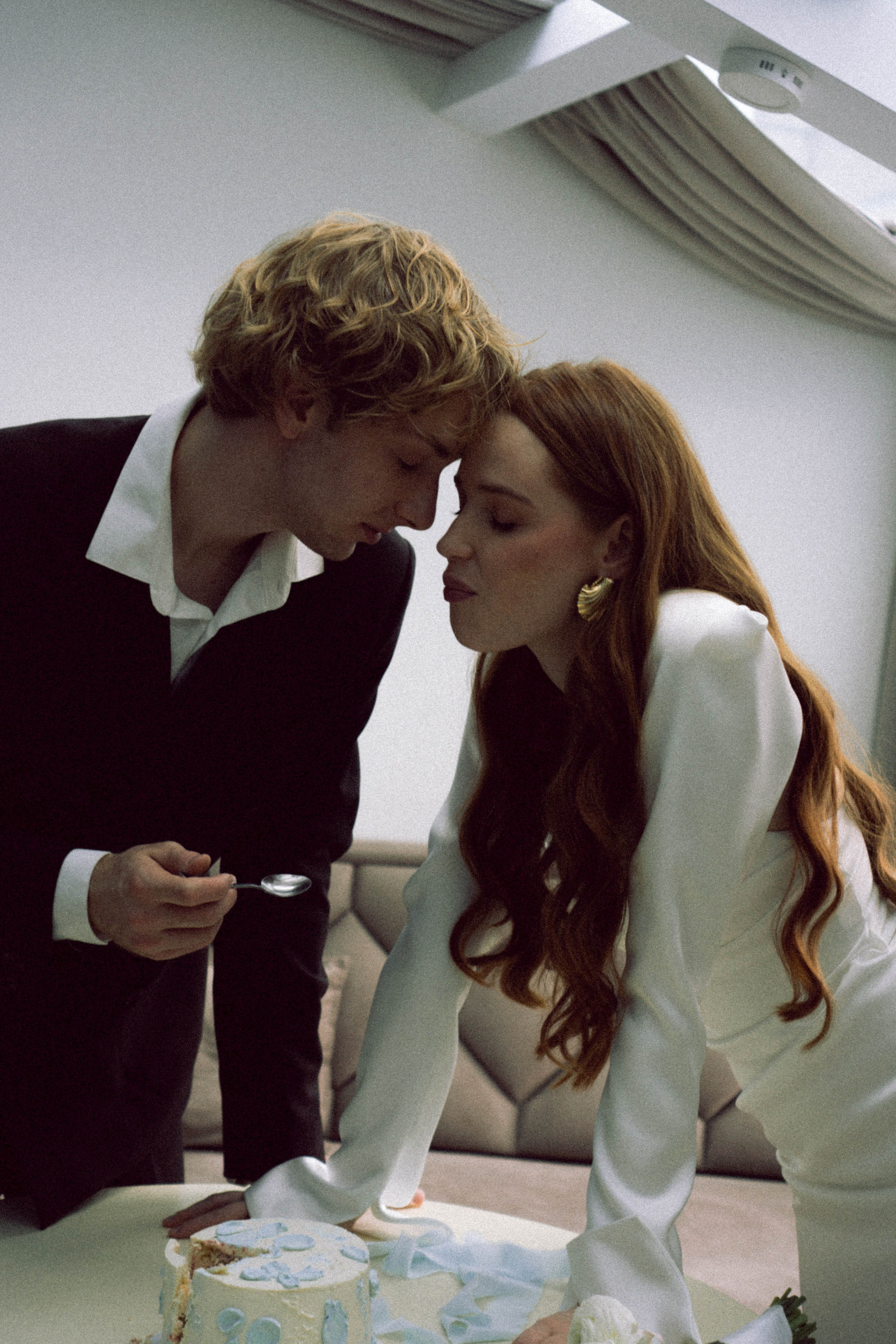 СВАДЕБНАЯ СЬЕМКА В ОТЕЛЕ. СБОРЫ ЖЕНИХА И НЕВЕСТЫ И ТАКЖЕ ТОР И ПОДГОТОВКА К ПРОГУЛКЕ. Профессиональный фотограф, Санкт-Петербург — Виктория Богомолова