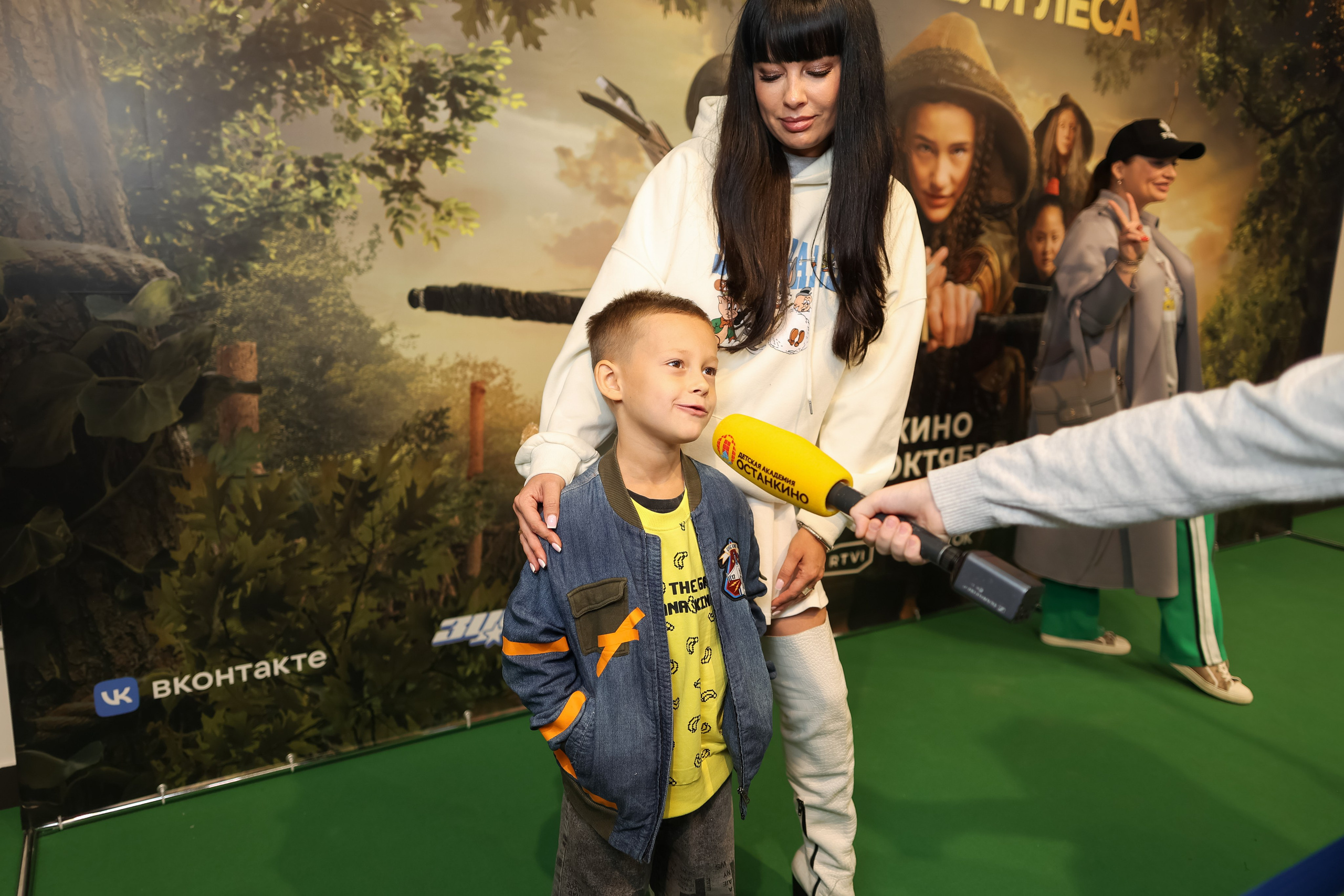 Школа «Останкино» на премьере Робин Гуд. Репортажный фотограф видеограф в Москве Ольга Плаксина