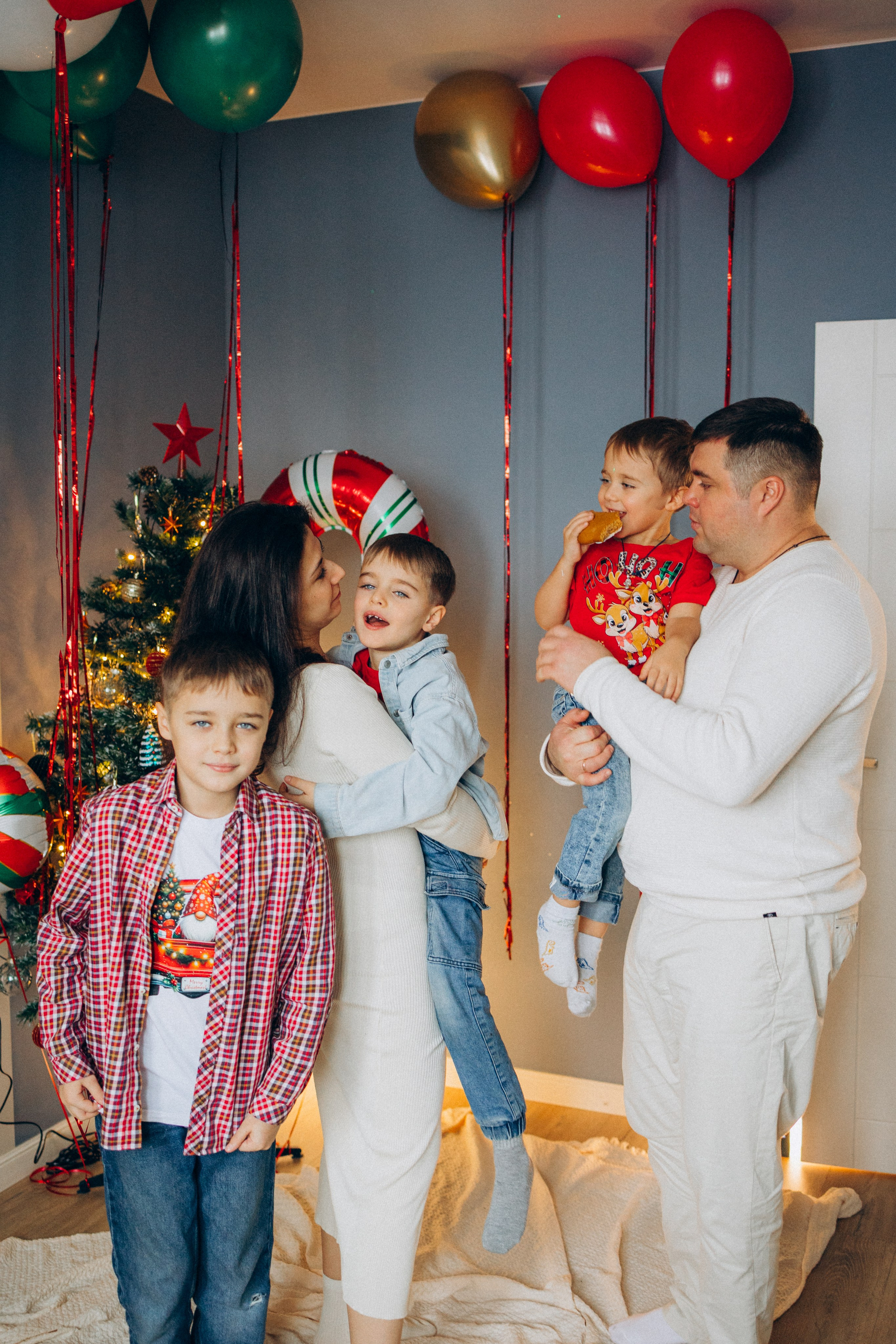 Семья — это тепло объятий и свет улыбок!. Фотограф Москва Светлана Кирюшина